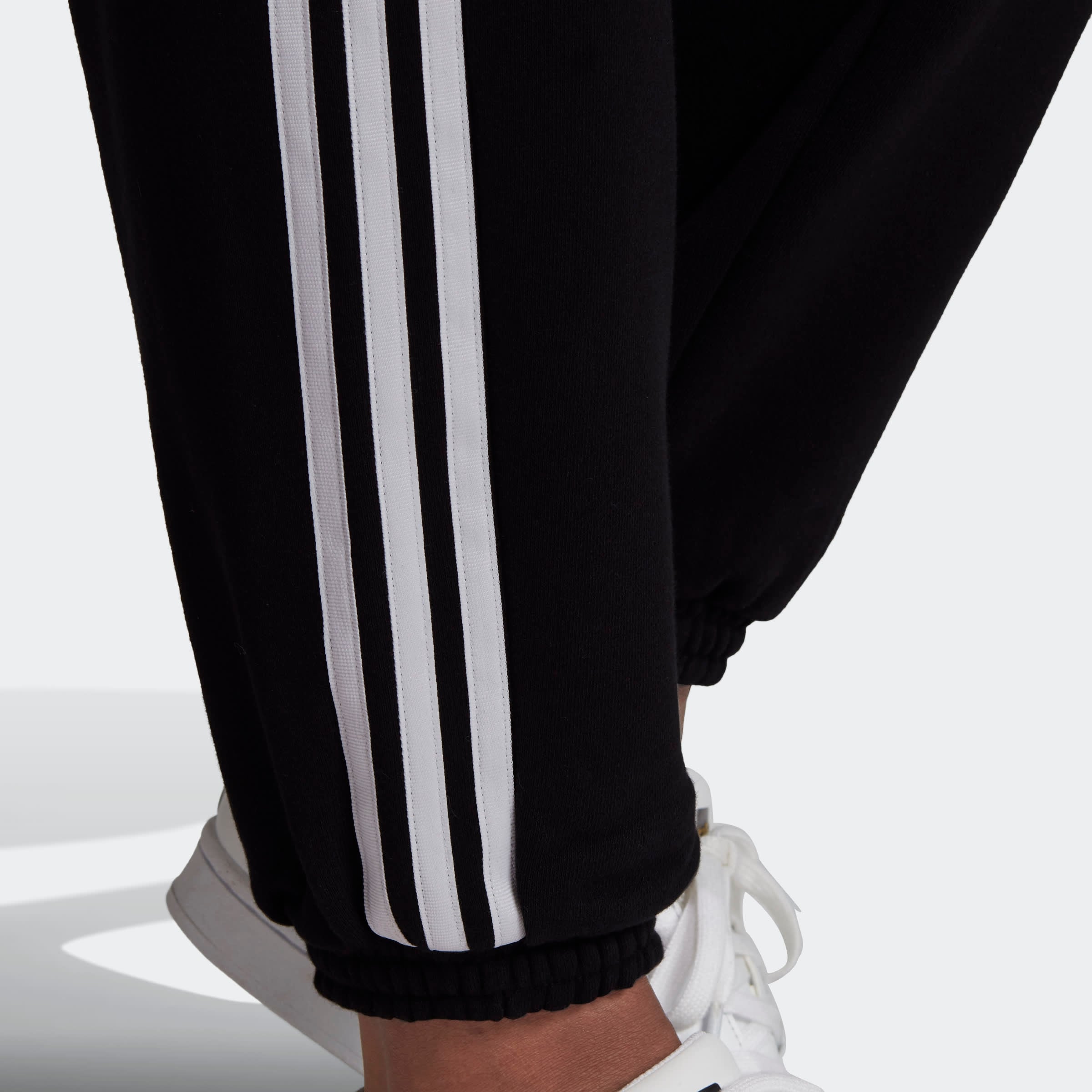 Entdecke Originals »REGULAR« auf adidas Jogginghose