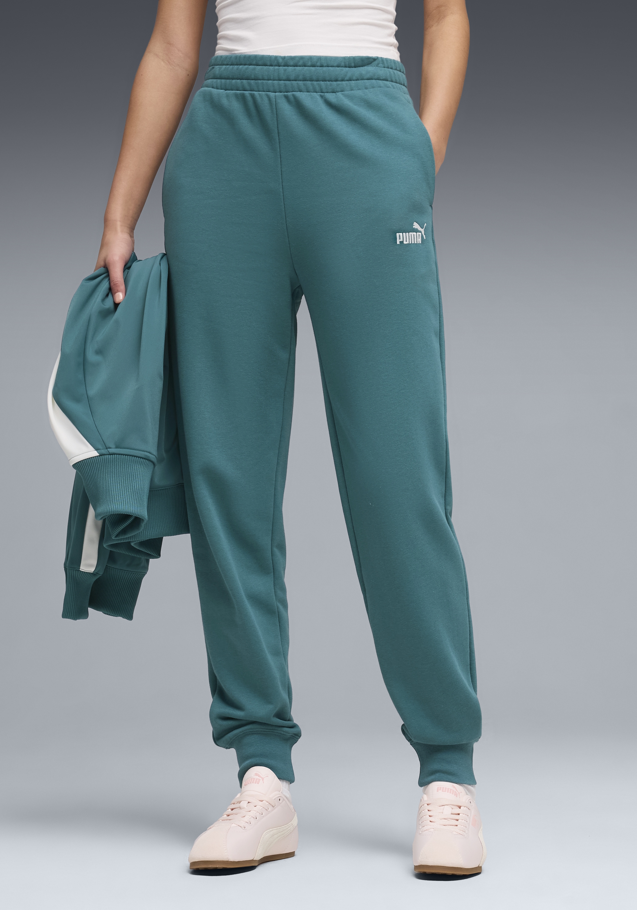 Image of PUMA Trainingshose "ESS SMALL NO. 1 LOGO COMFORT HIGH-WAIST SWEATPANTS TR CL (S)" mit hohem Bund, komfortabler Schnitt, seitliche Eingrifftaschen