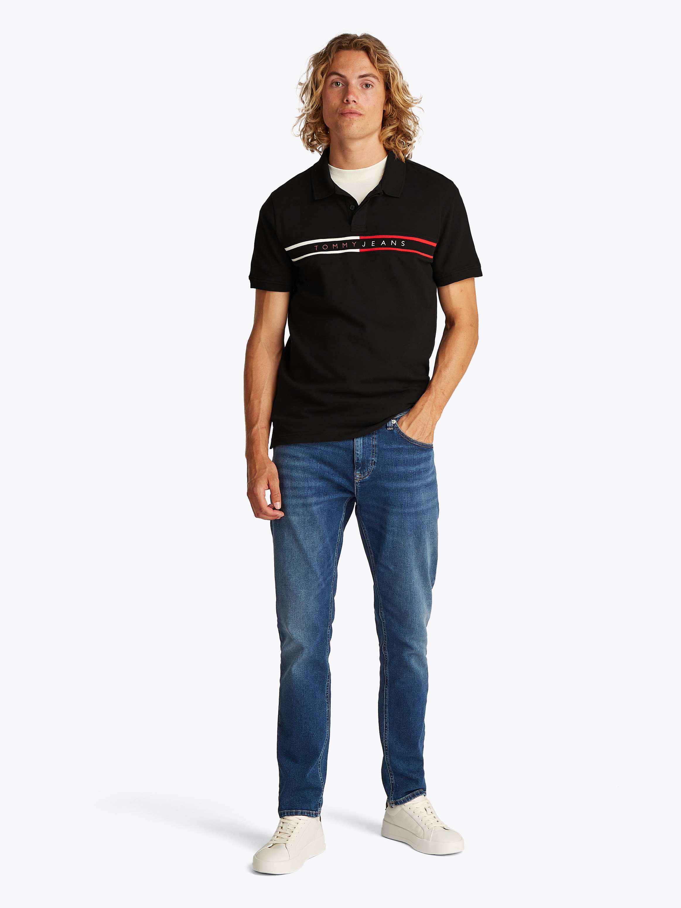 Tommy Jeans Poloshirt »TJM SLIM CHEST FLAG POLO«, Mit Rundhalsausschnitt