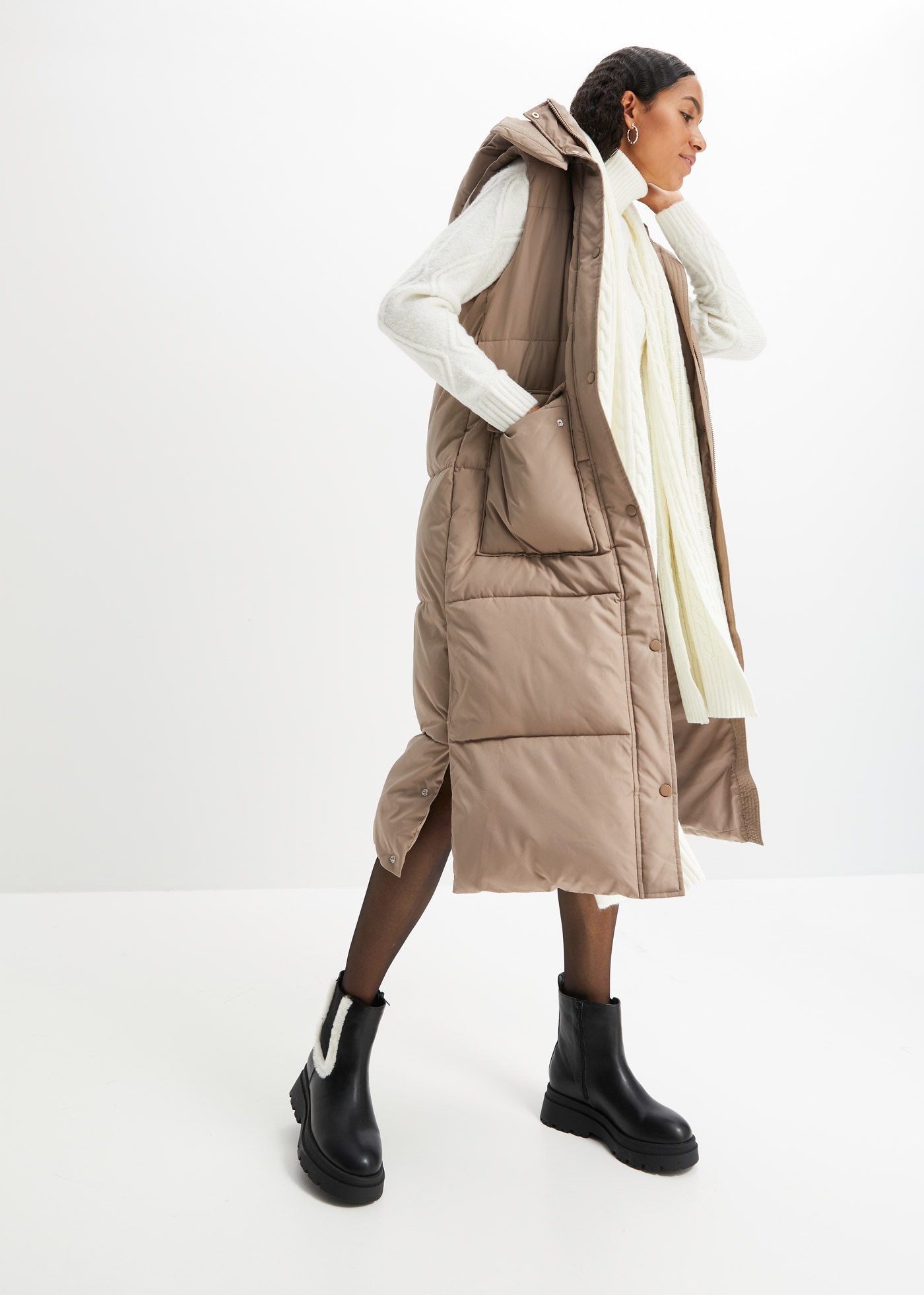 bonprix Gilet matelassé »Wattierte Steppweste mit abnehmbarer Kapuze« mit aufgesetzten Taschen, mit abnehmbarer Kapuze, Oversize-Passform