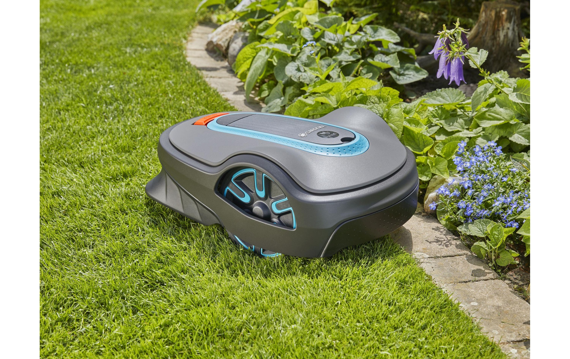 GARDENA Rasenmähroboter »smart SILENO life Set 750 m²«, (Set, Mähroboter/ Ladestation/ Gateway/ Begrenzungskabel 200m/ Haken 300Stk.)