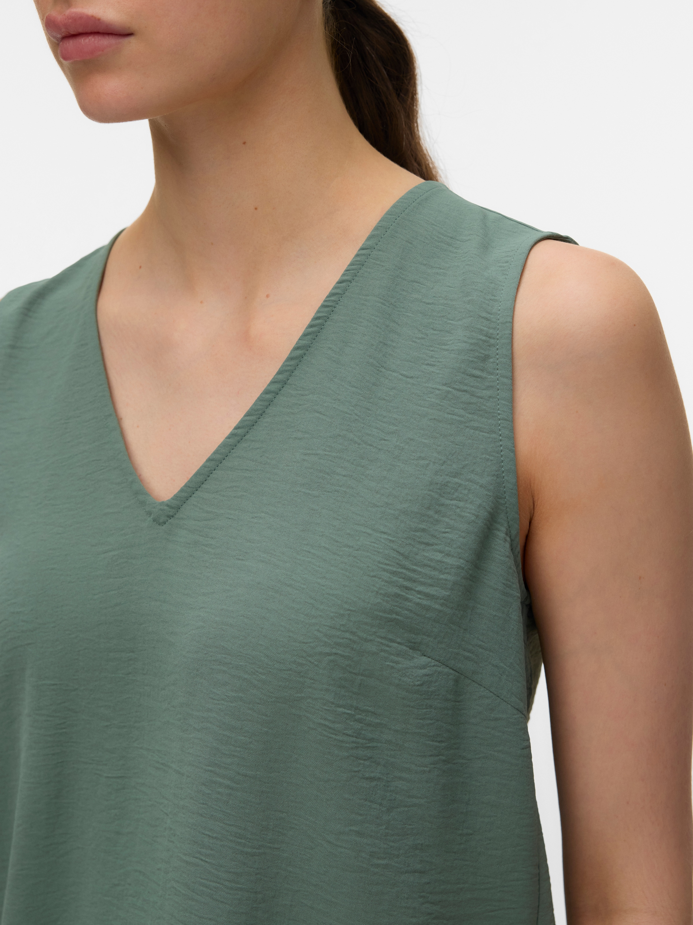Vero Moda Haut de chemise »VMALVA S/L V-NECK TOP WVN NOOS« Kunstfaser, regular fit