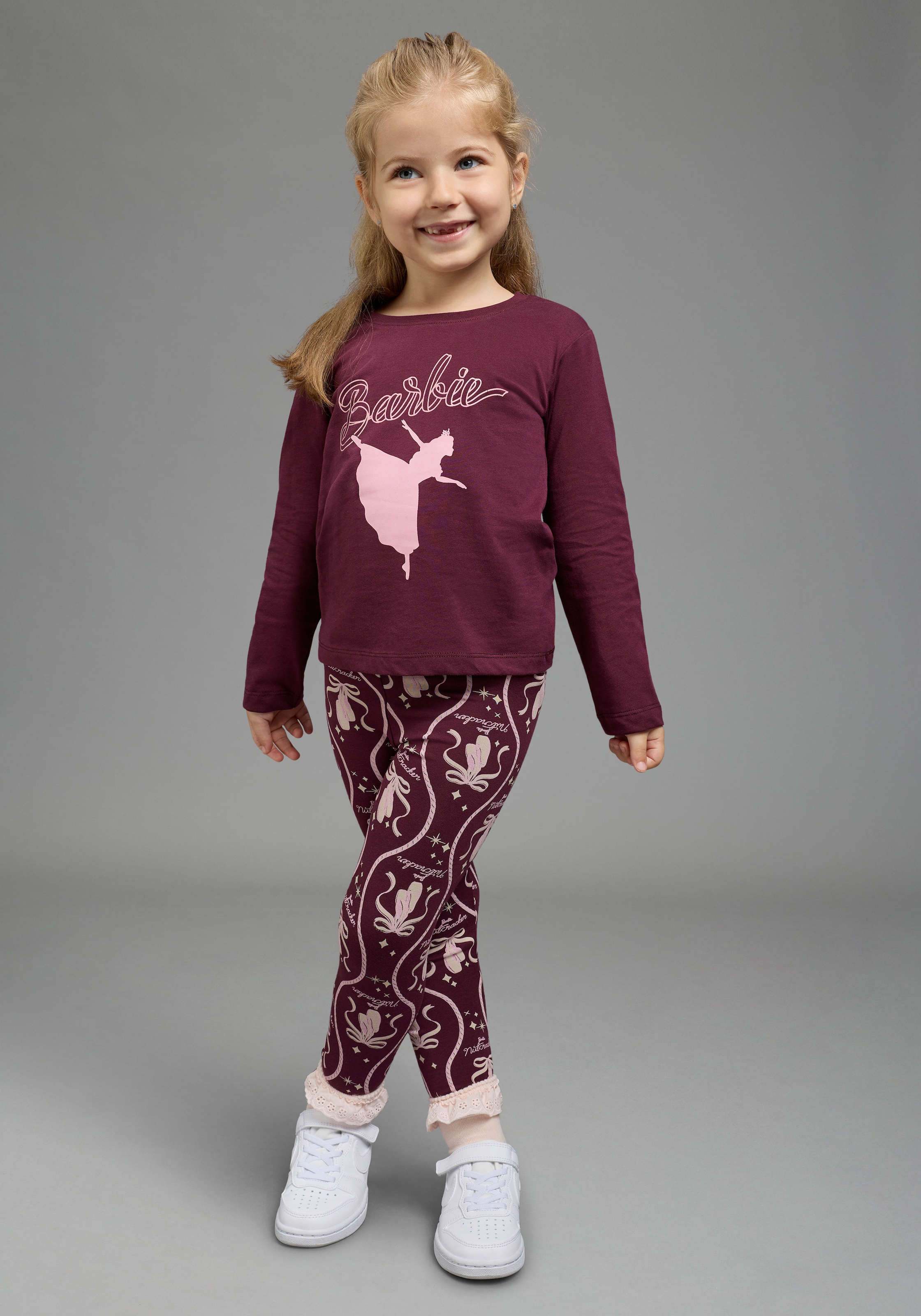 KIDSWORLD Langarmshirt »BARBIE Glitzerdruck Shirt für kleine Mädchen, Mama&Me Style, Mattel« BARBIE Nussknacker Shirt, Mama&Me Style