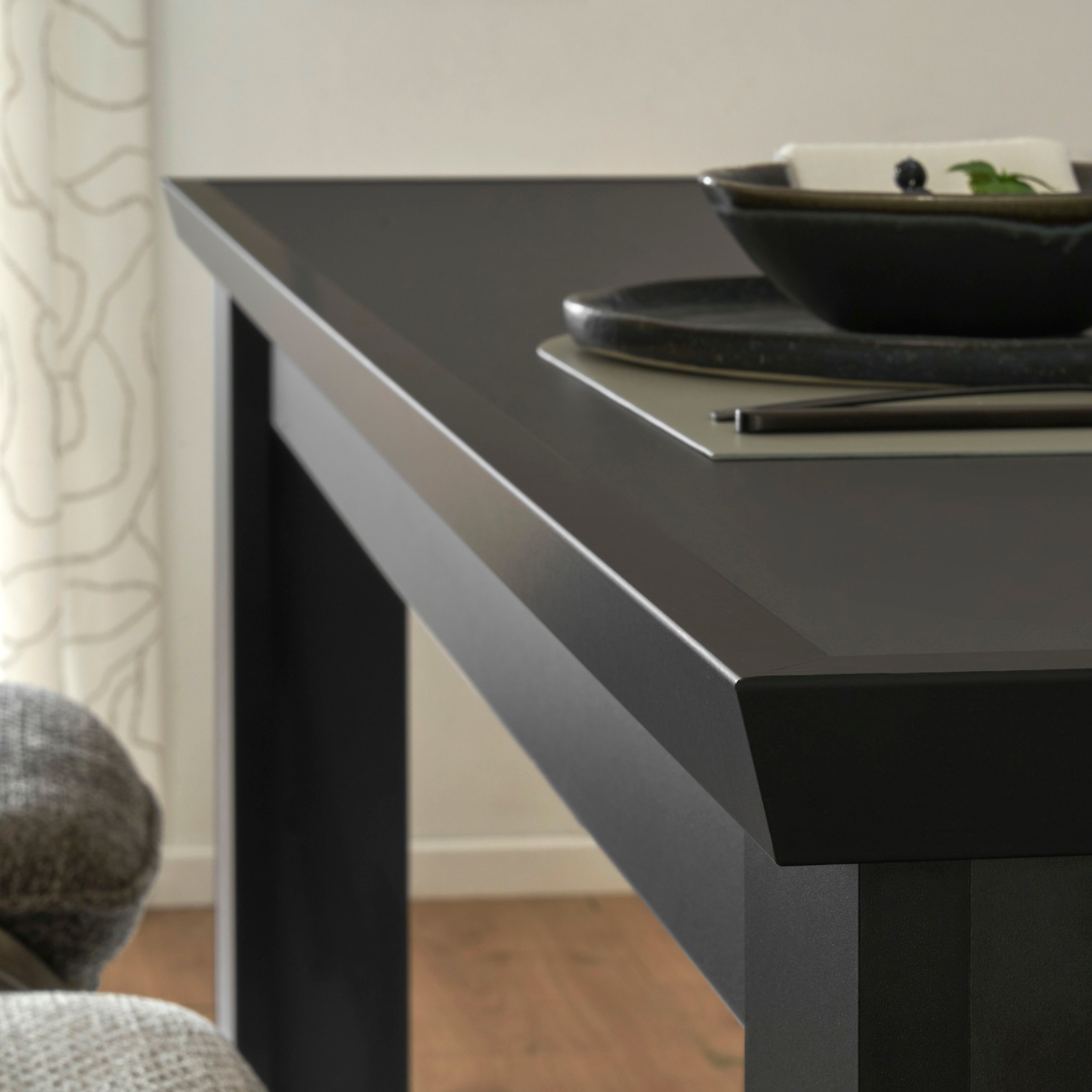 Home affaire Esstisch »Lincoln, Tisch im Landhausstil, schwarzer Esszimmertisch« edles Design, abgeschrägte Tischplatte, 180 cm breit