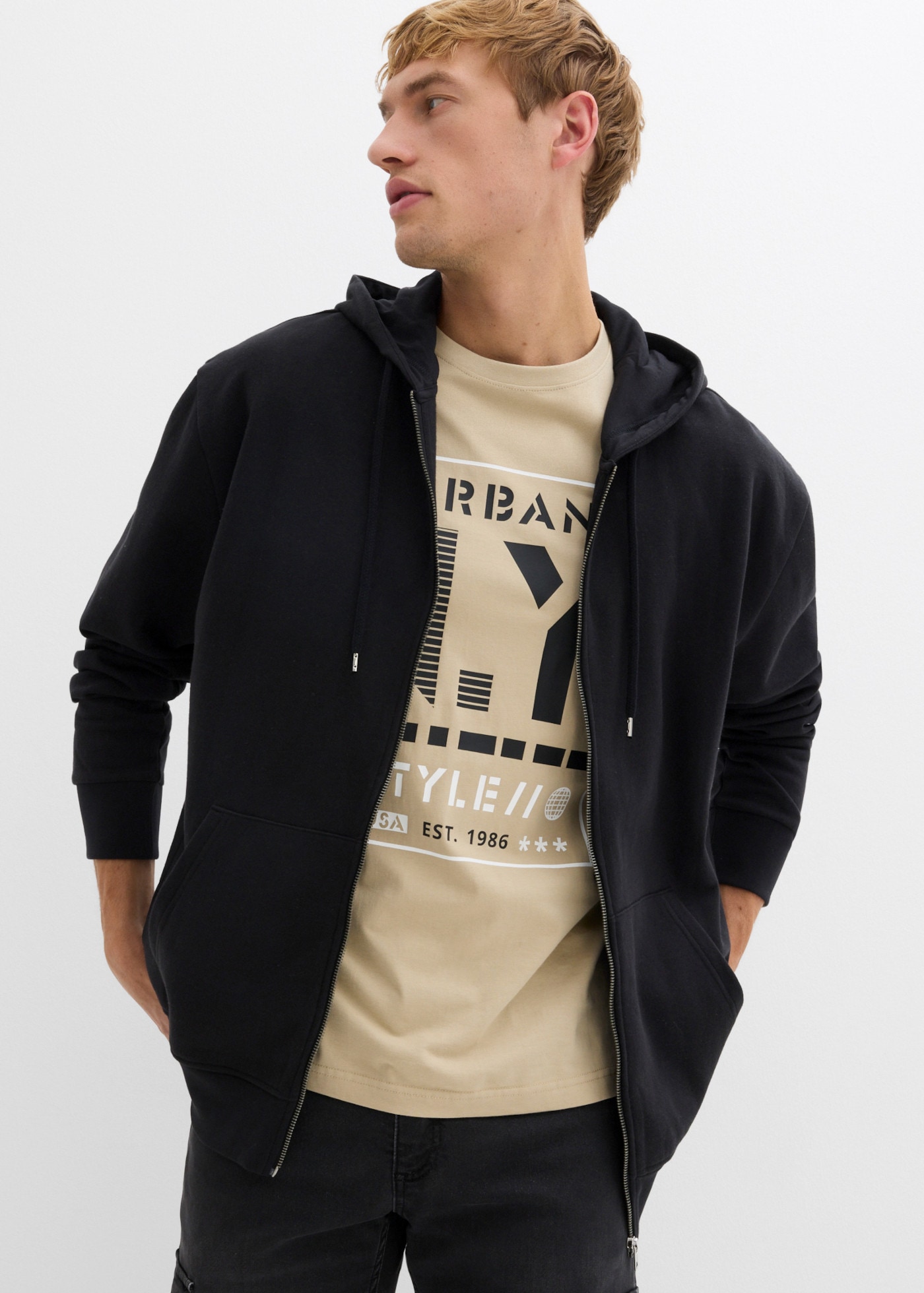 Image of bonprix Kapuzensweatjacke lockere Passform, aus Baumwolle und Polyester, im Basic-Stil