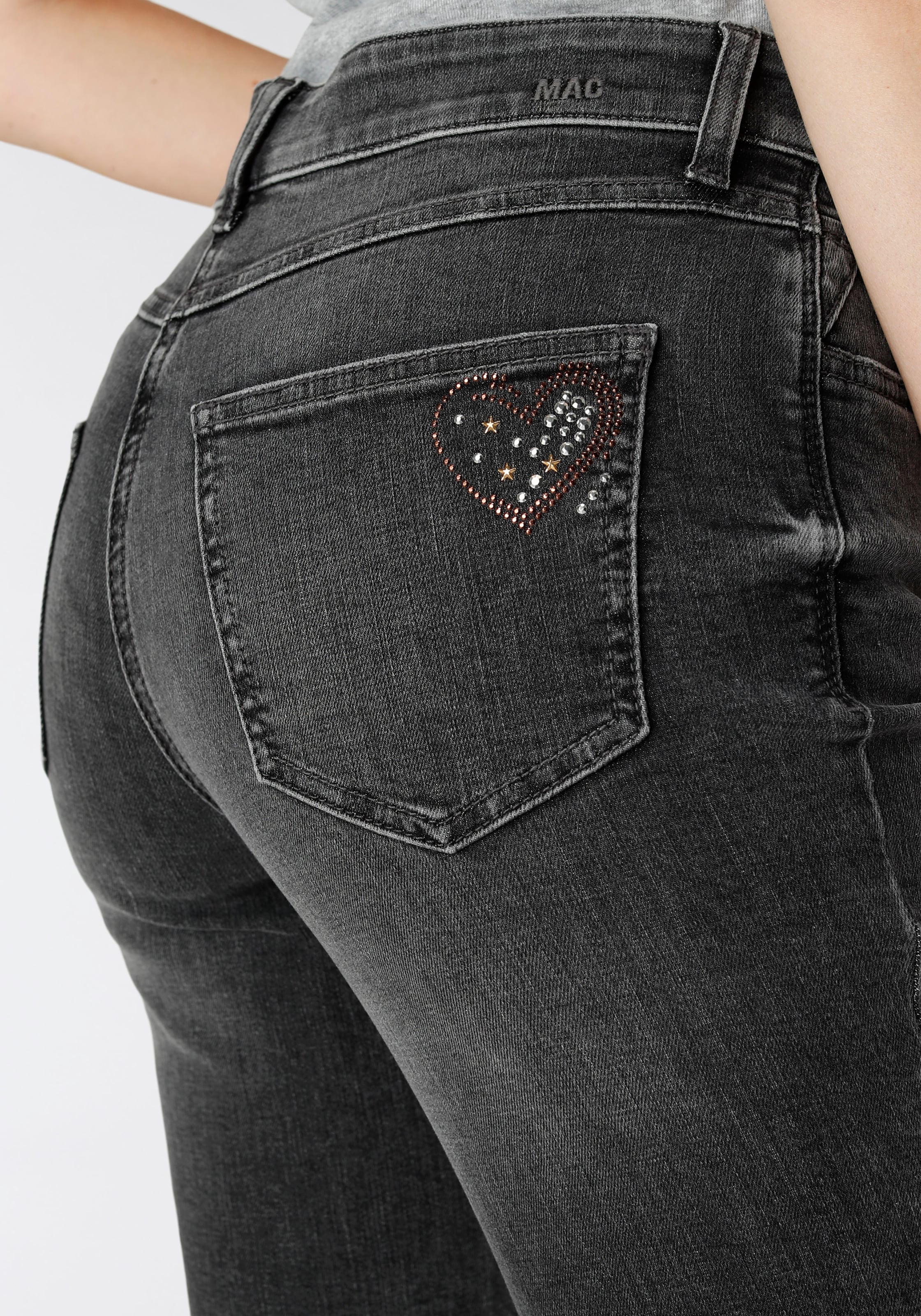MAC Gerade Jeans »Melanie-Heart«, Dekorative Nieten auf der hinteren Tasche