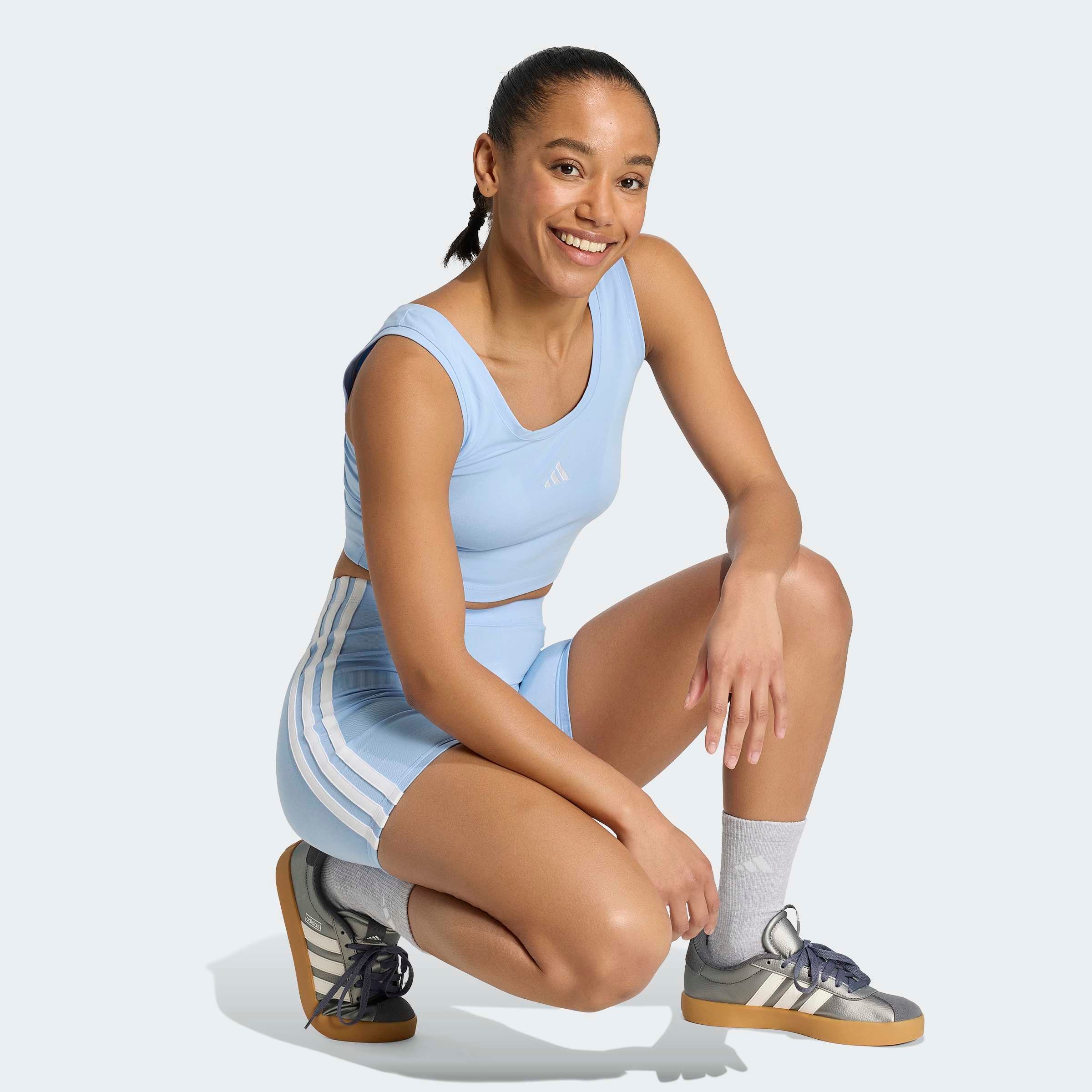 adidas Sportswear Caleçon d'entraînement »ESSENTIALS 3-STREIFEN HIGH WAISTED KURZE LEGGINGS«  kurze Leggings, mittelhoher Bund, flacher, elastischer Bund