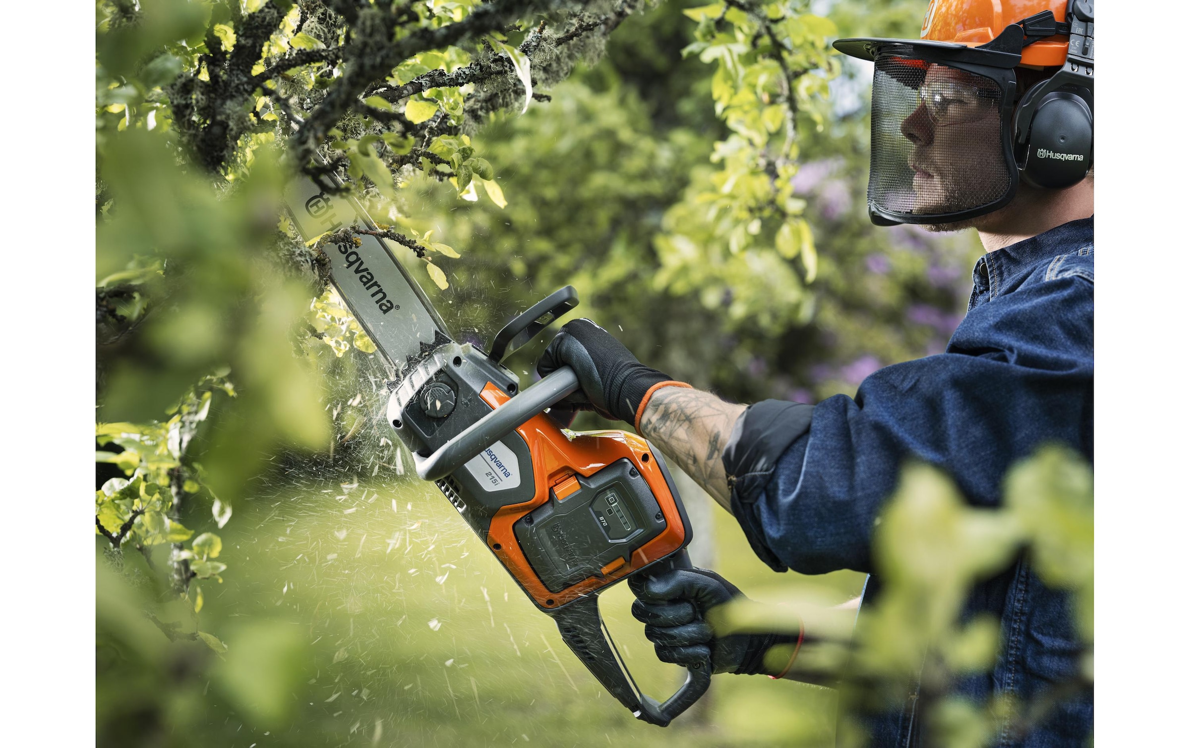 Husqvarna Akku-Kettensäge »215i« Akku-Kettensäge mit robusten Design und intuitiven Bedienelementen