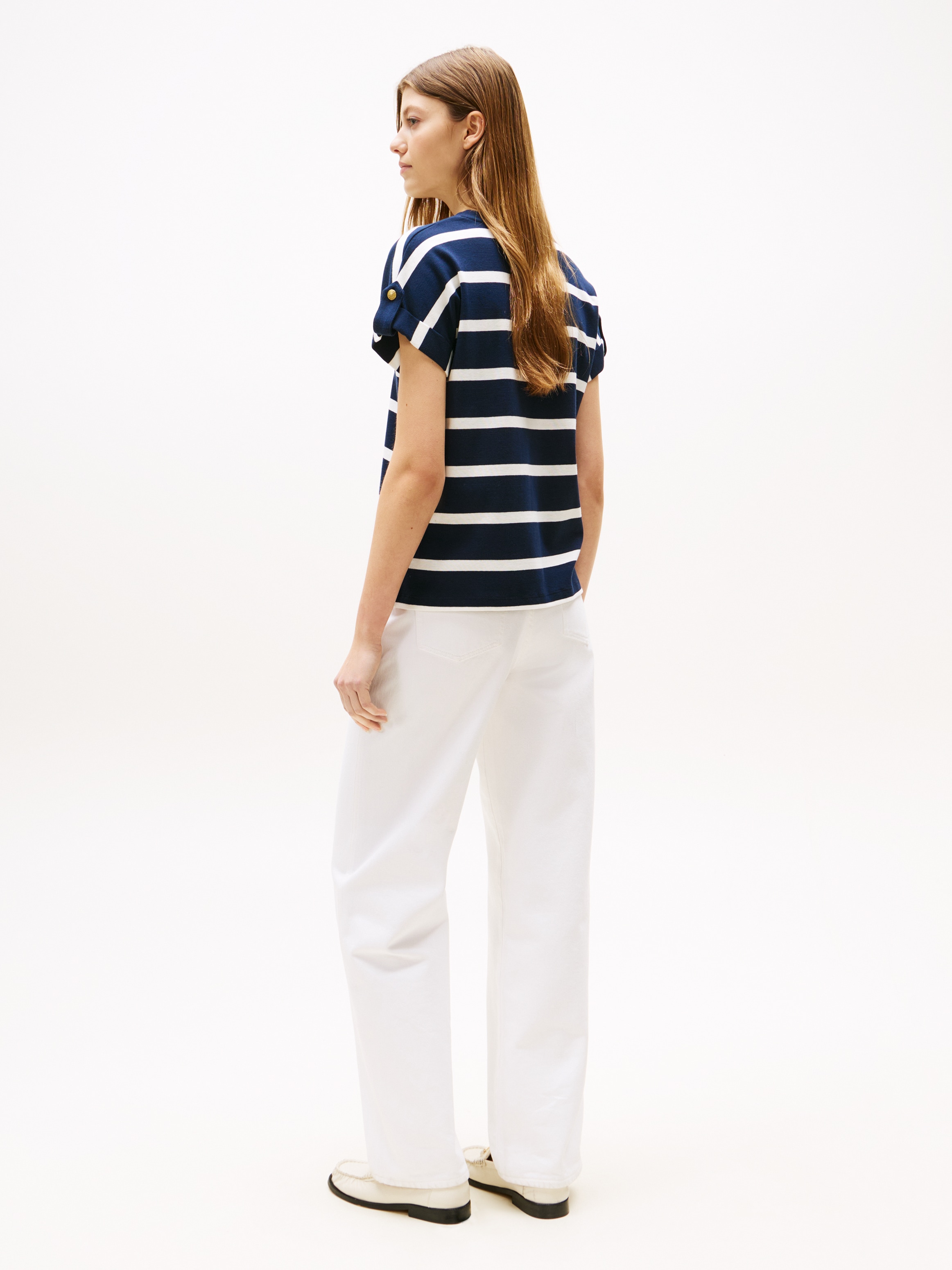 Tommy Hilfiger Kurzarmshirt »GOLD BUTTON MDRN C-NK SS TEE«, mit goldfarbenen Knopf