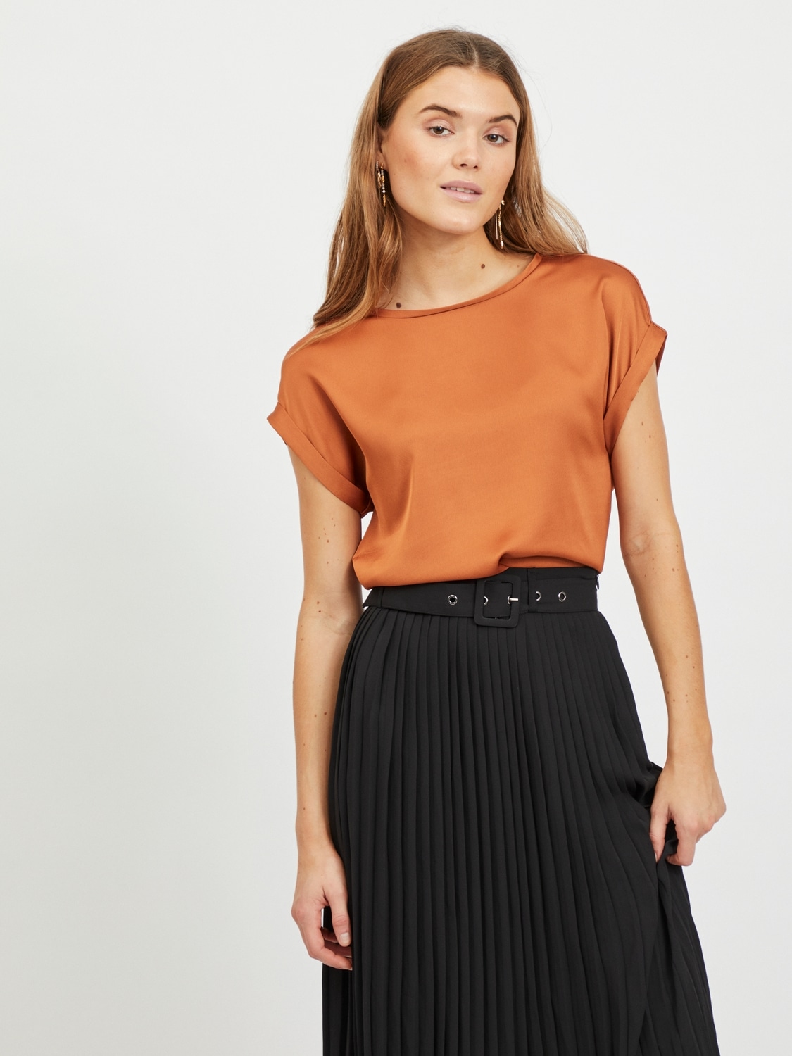 Vila Kurzarmshirt »VIELLETTE S/S SATIN TOP - NOOS«, Satin Optik