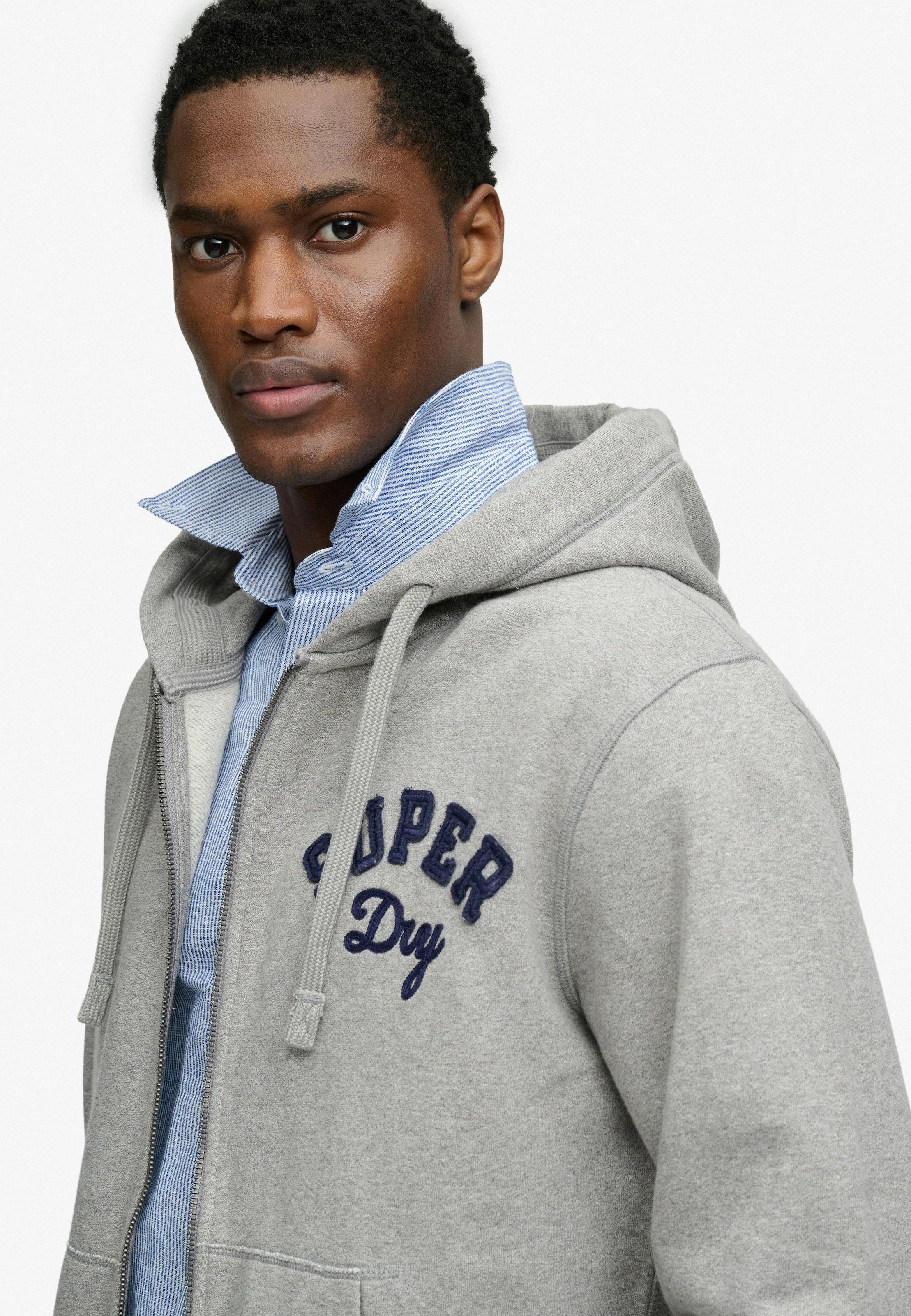 Superdry Kapuzensweatjacke »VINTAGE ATHLETIC ZIPHOOD« aus Baumwolle und angerauter Sweatware, Loose Fit, mit Reissverschluss