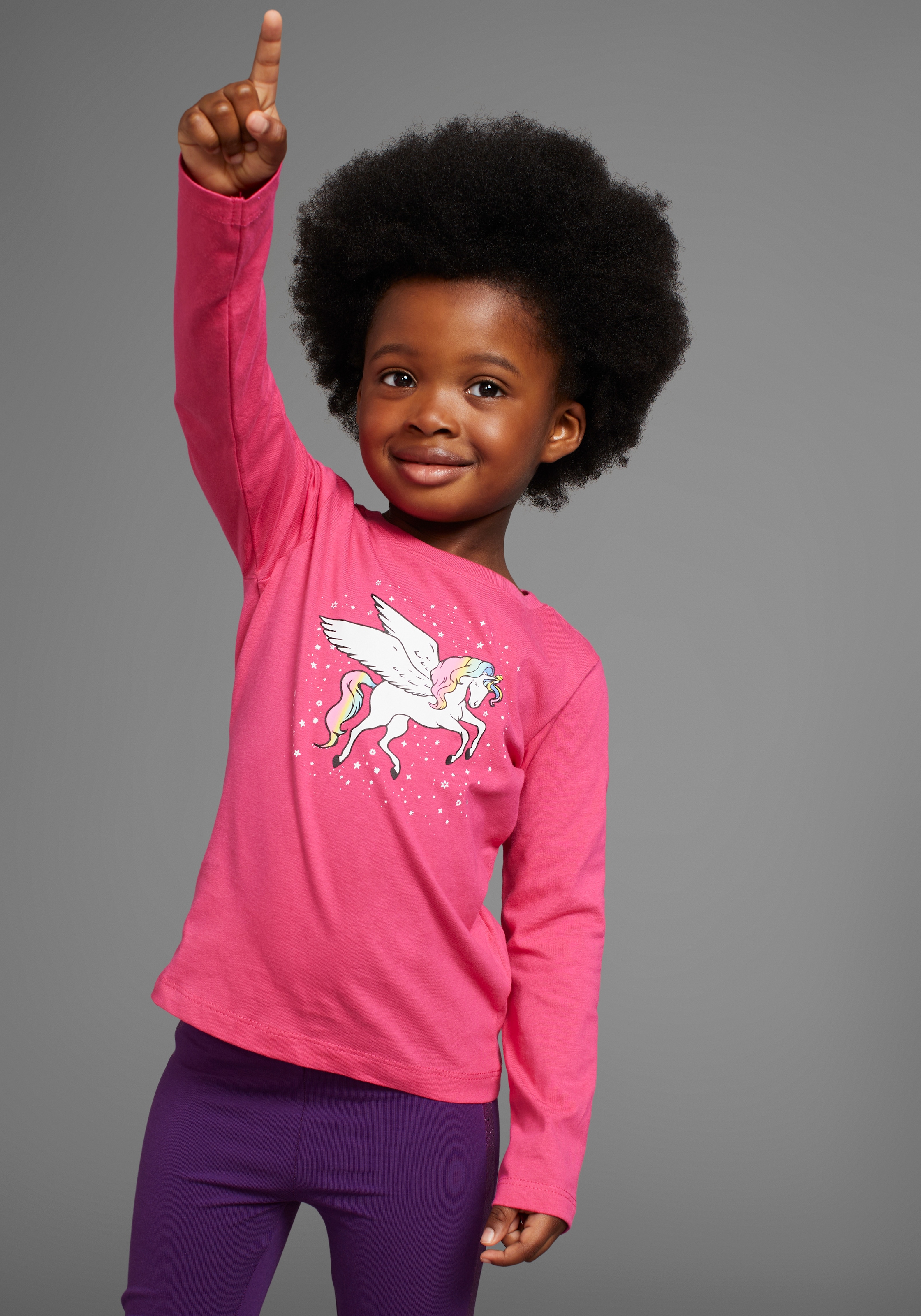 KIDSWORLD Langarmshirt »mit süssem Einhorn Druck«, langärmlig, hüftlange Passform, stylischer Druck