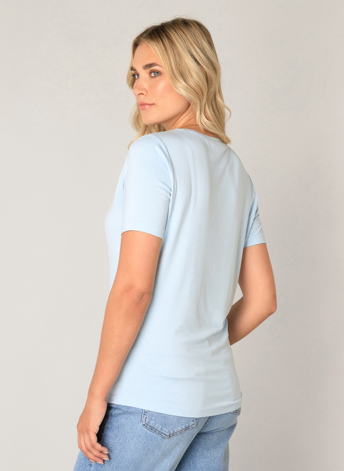 Base Level T-shirt »Yanic« mit V-Ausschnitt