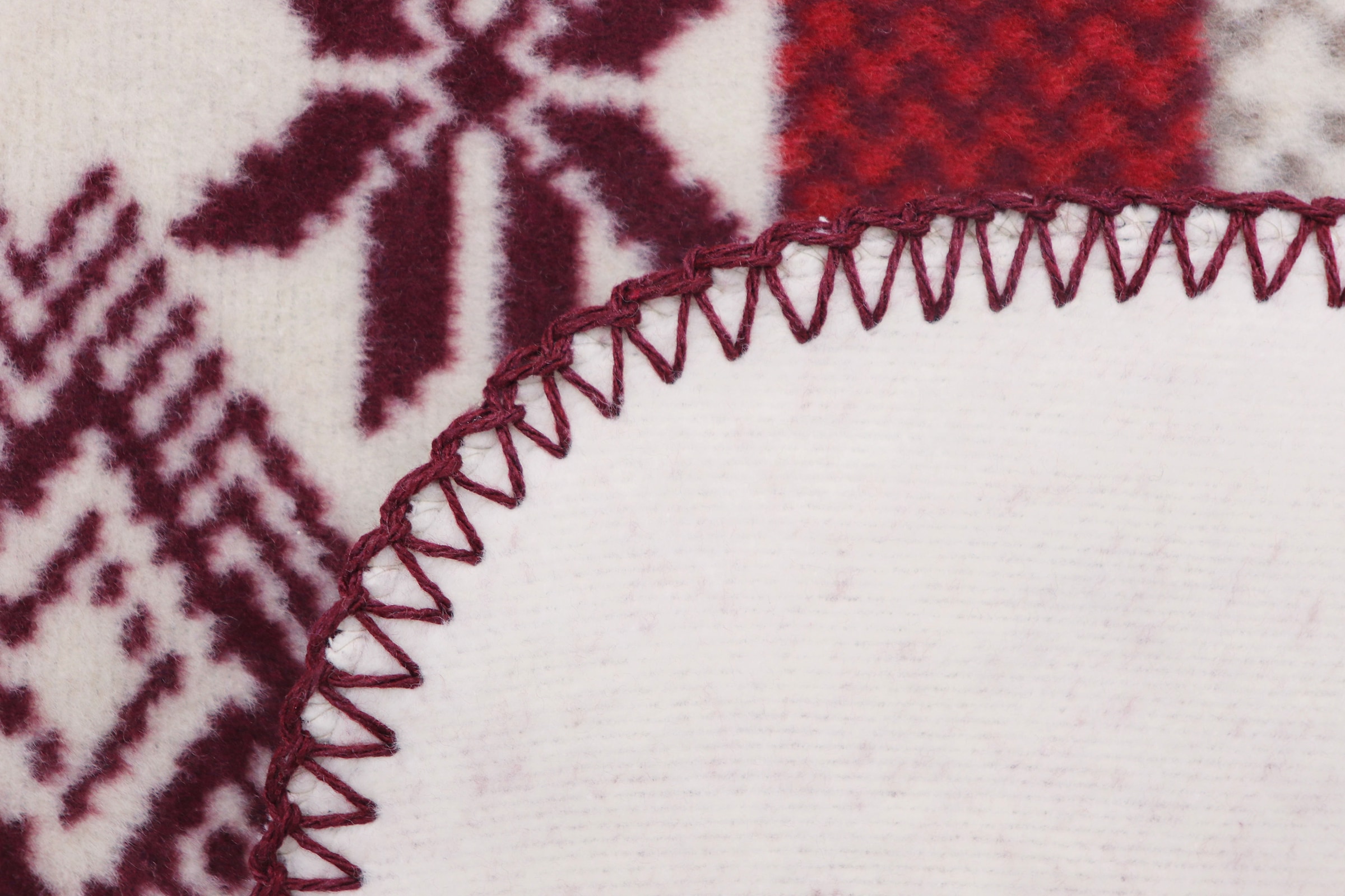 Biederlack Wohndecke »Nordic Knit« Stimmungsvolle Bordüren mit Schneeflocken und Eiskristallen