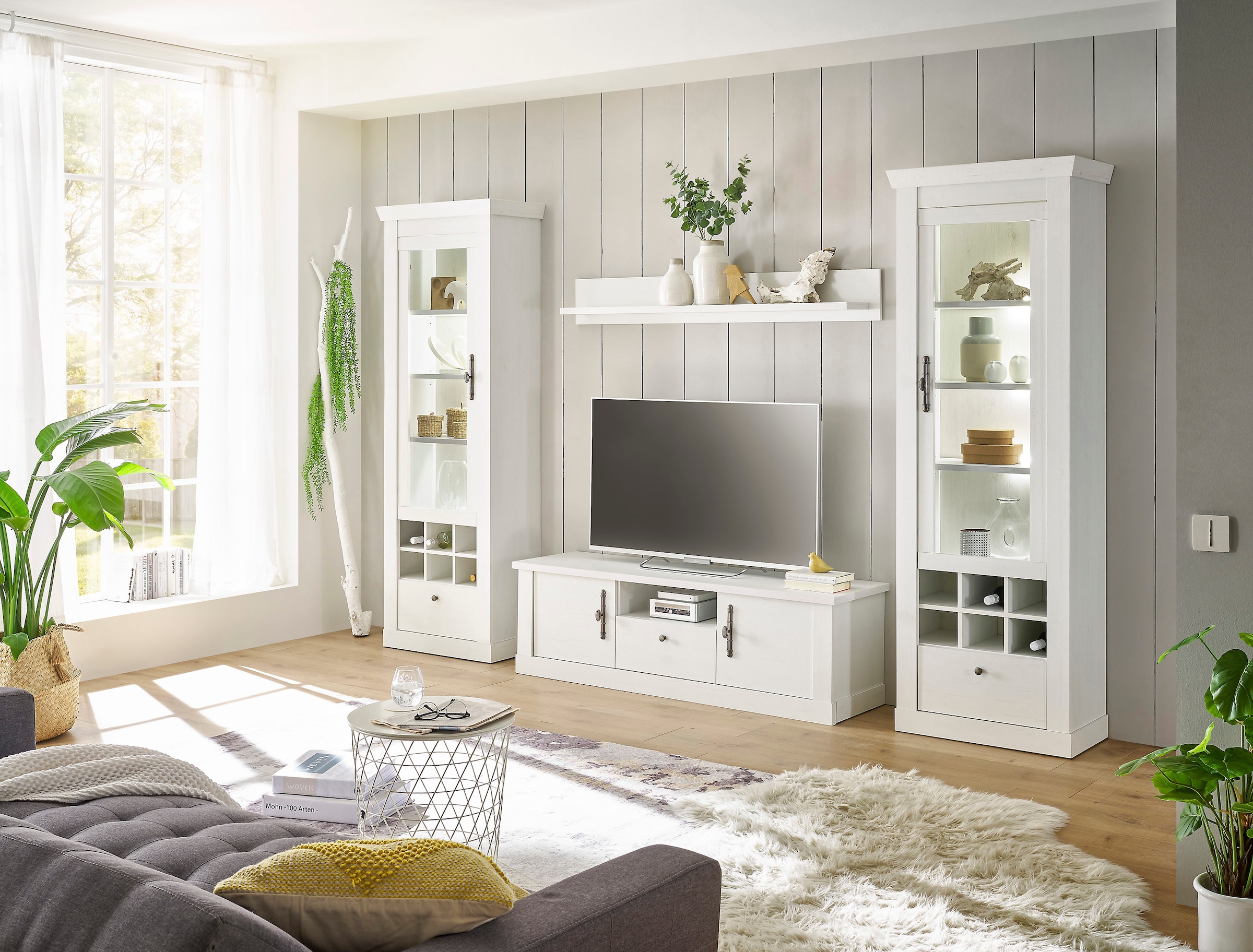 Home affaire Wohnwand »RAVENNA«, (4 St.), im romantischen Landhausstil, Griffe aus Metall, Softclose-Funktion