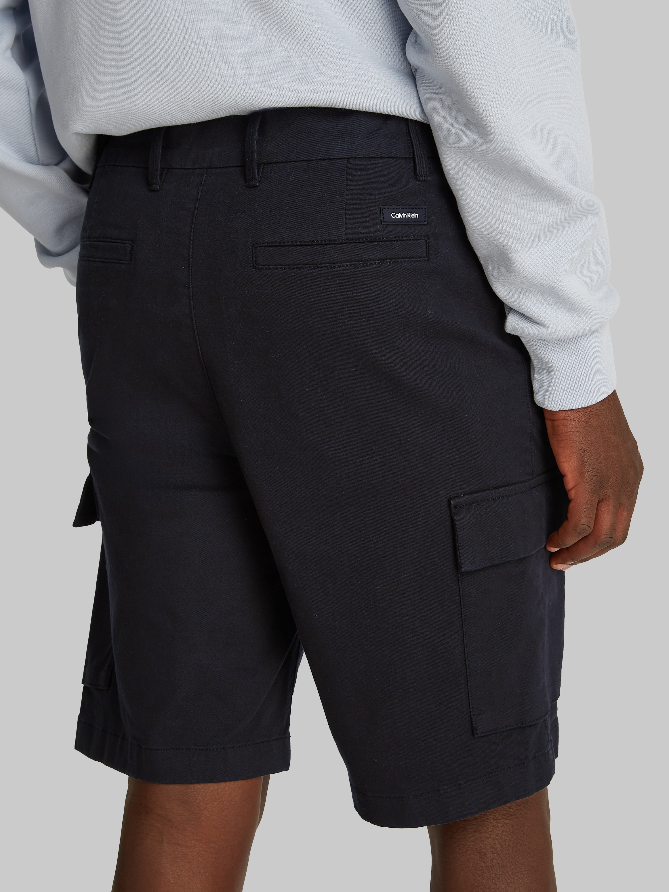 Calvin Klein Short cargo »MODERN TWILL CARGO SHORT«  mit Logo-Patch