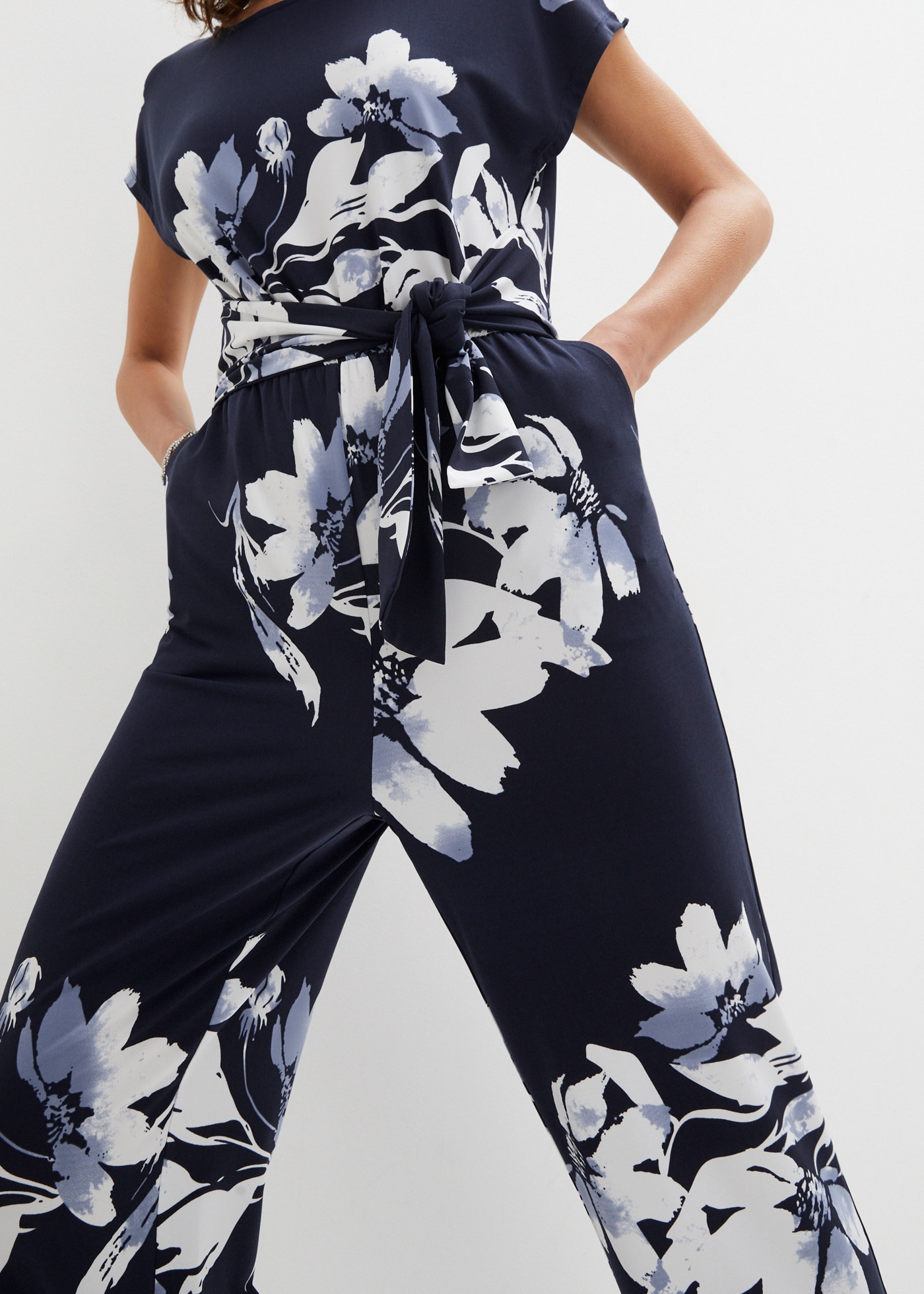 bonprix Jumpsuit »Jumpsuit mit Bindeband« Jumpsuit mit Bindeband