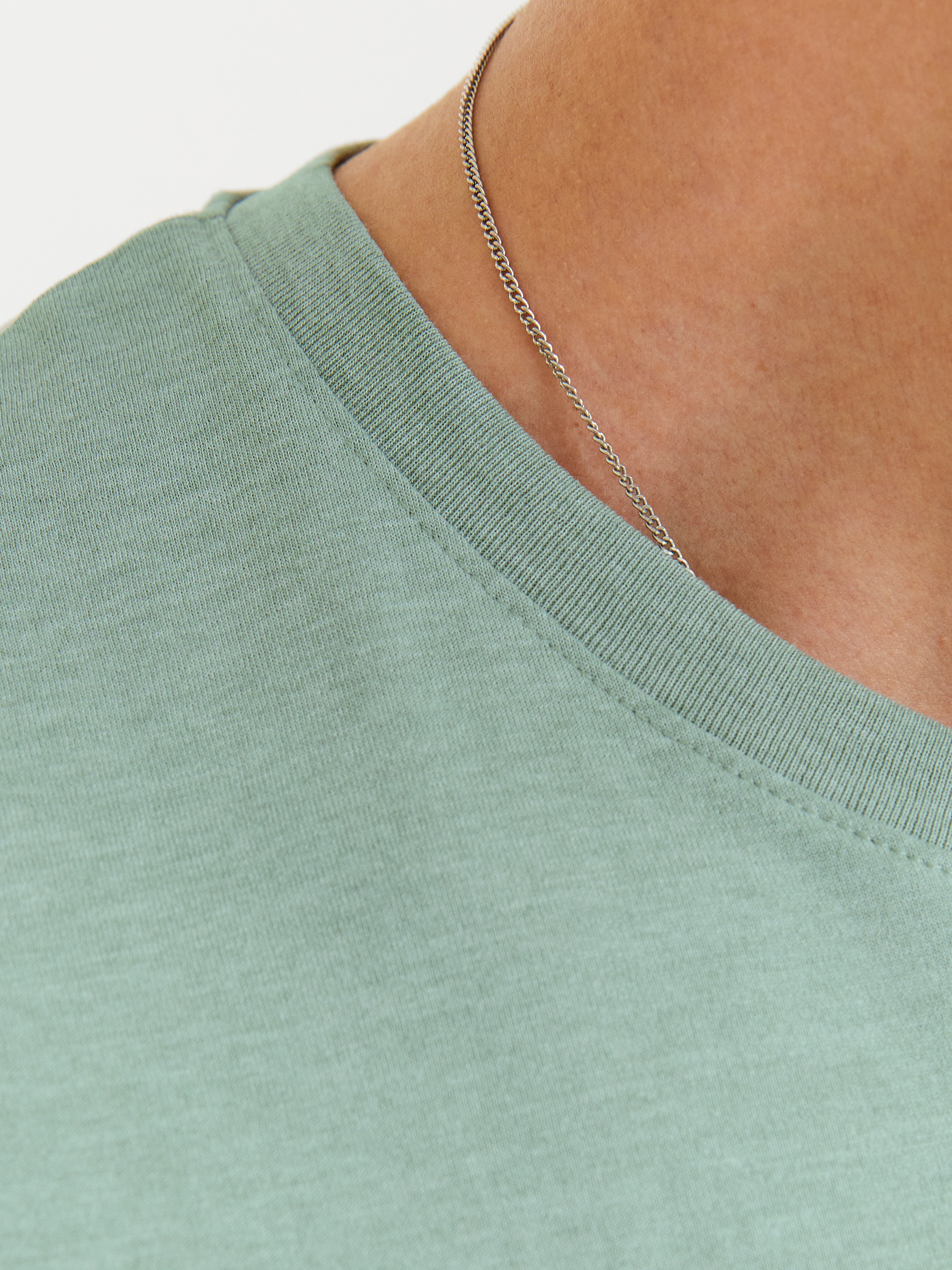 Jack & Jones PlusSize T-Shirt »JJEPAULOS TEE SS CREW NECK NOOS PLS«, mit Logo Stickerei