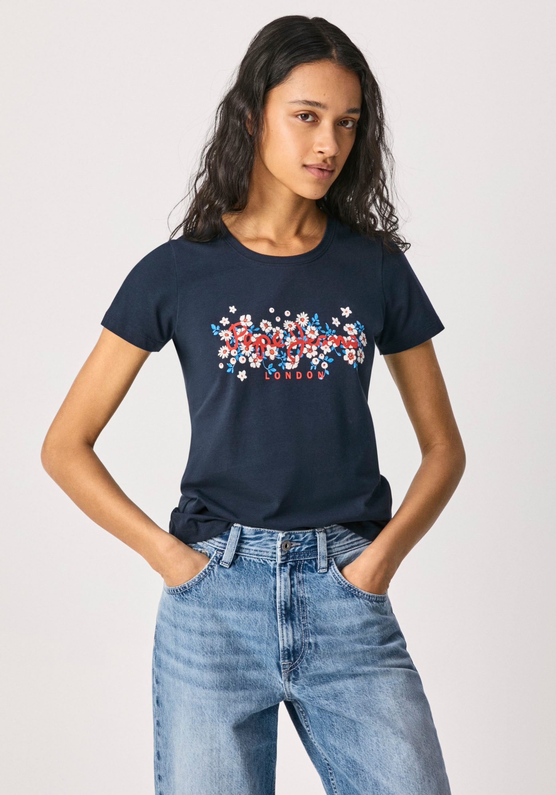 Image of Pepe Jeans Kurzarmshirt »BEGO«, mit floralem Marken-Logo-Print im Brustbereich bei Ackermann Versand Schweiz