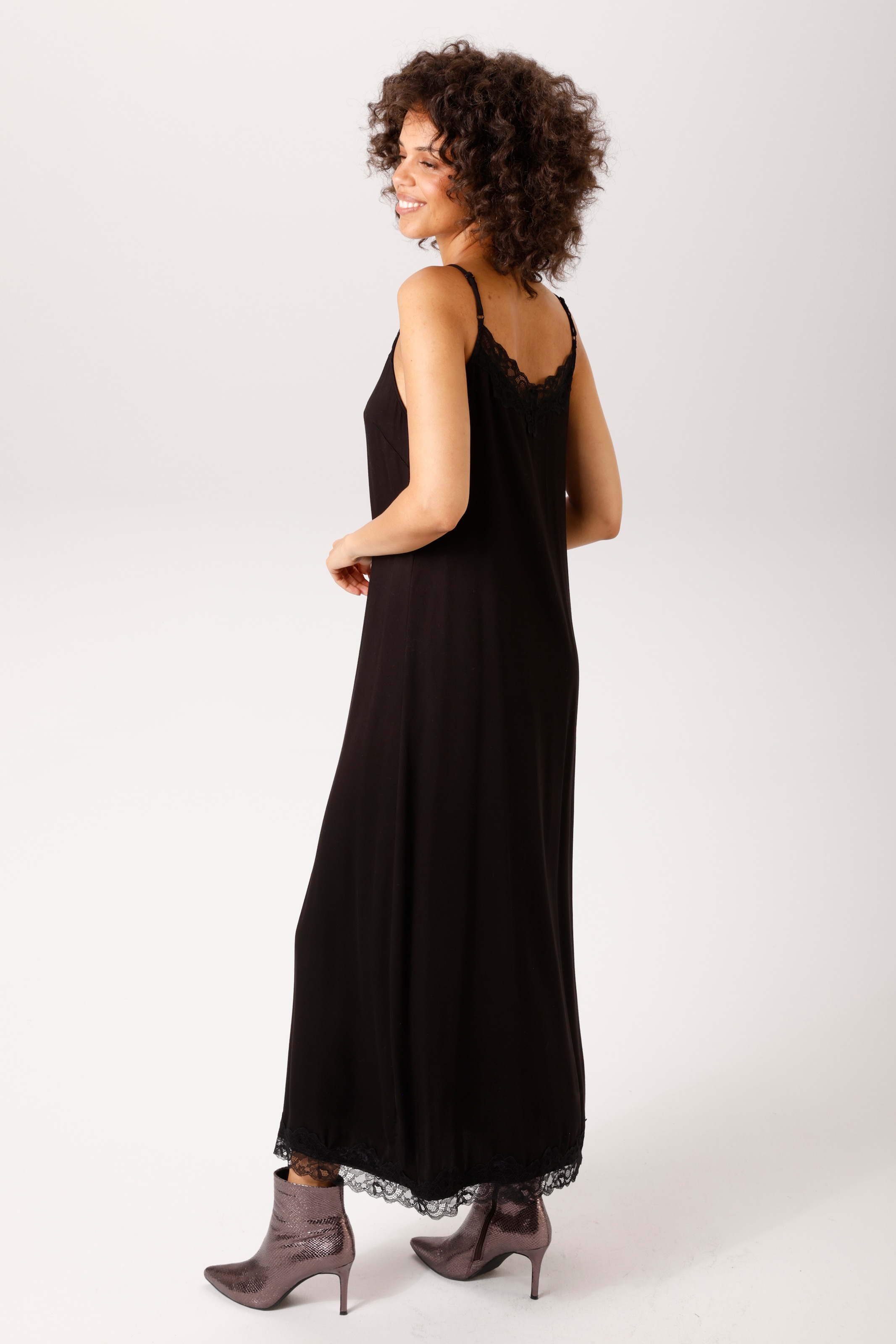 Aniston CASUAL Maxikleid aufwändig mit Spitze verziert - NEUE KOLLEKTION