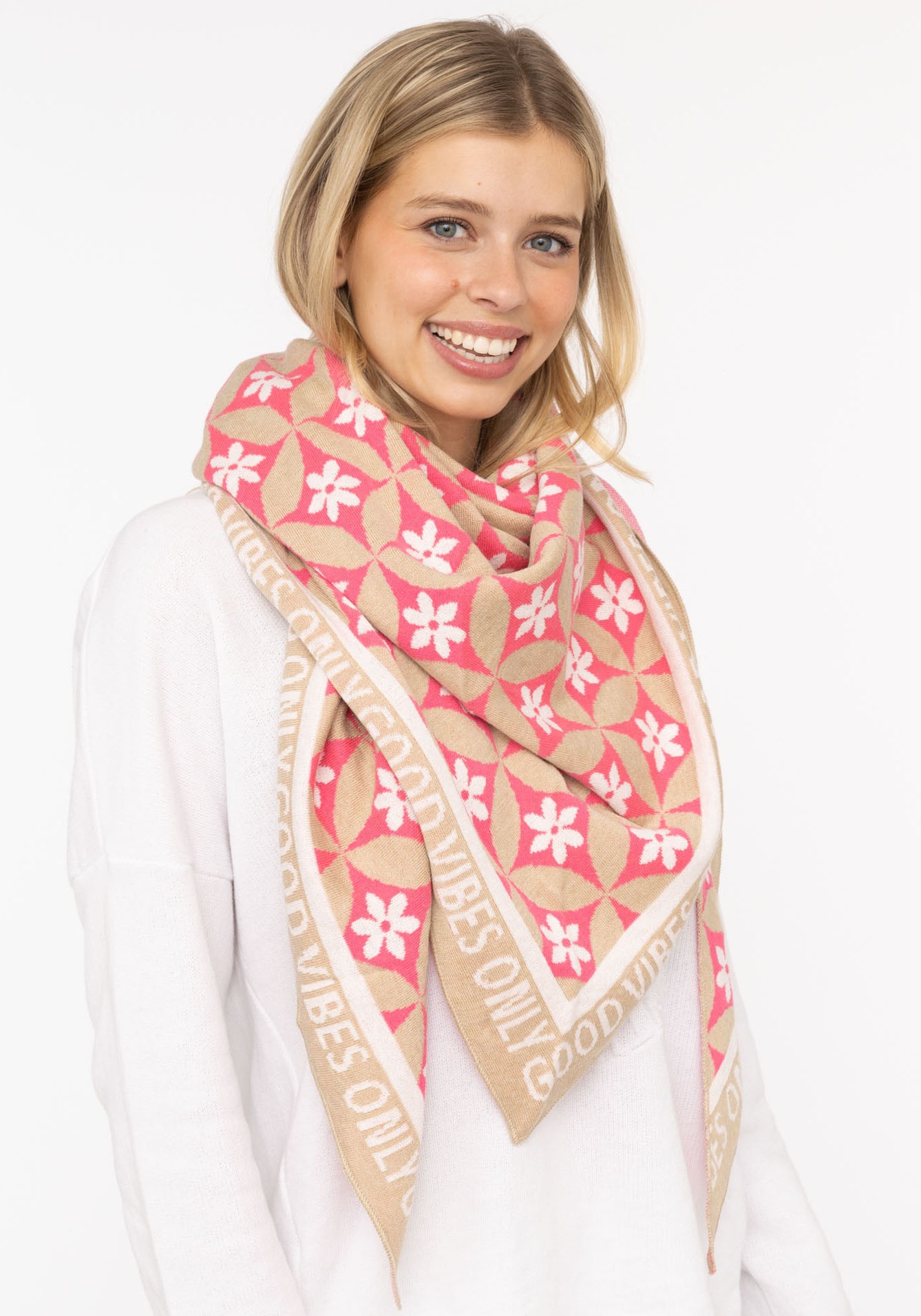 Image of Zwillingsherz Dreieckstuch ""Luxury Vibes"" Feinstrick, Blumenmotiv, Statement, wärmend