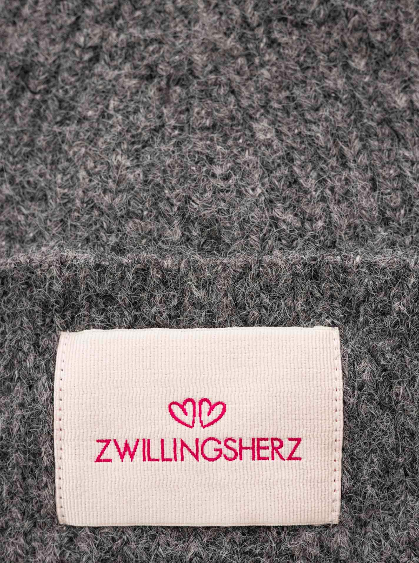 Zwillingsherz Bonnet tricoté »"Zwillingsherz Patch"« gerippt,  mit Wolle und Umschlag, mit Patch