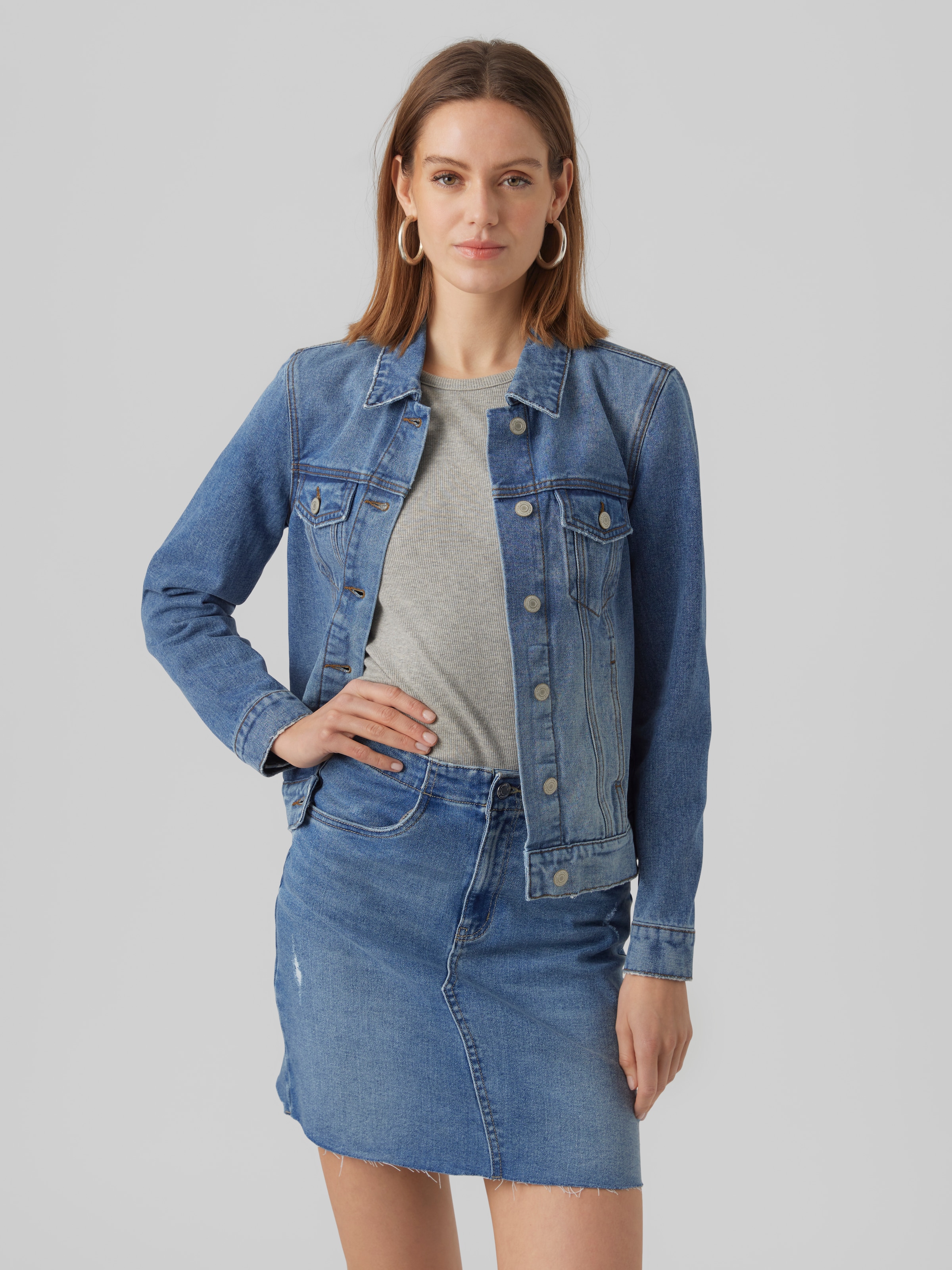 Image of Vero Moda Jeansjacke "VMZORICA LS DENIM JACKET MIX NOOS" mit leichten Destroyed Effekten