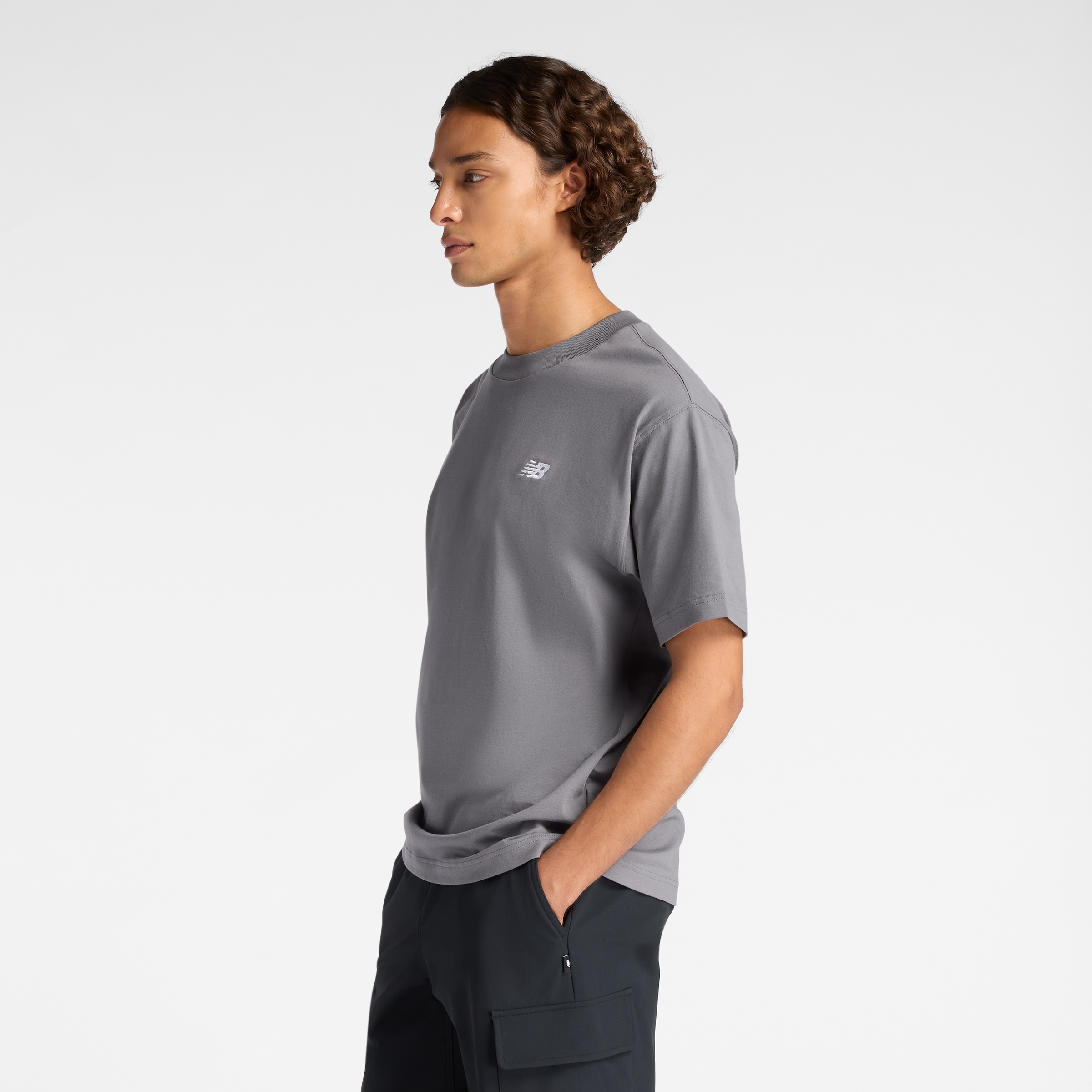 New Balance T-shirt »SPORT ESSENTIALS COTTON T-SHIRT« entspannte Passform, Kurzarm, aus Baumwolle, Rundhalsausschnitt