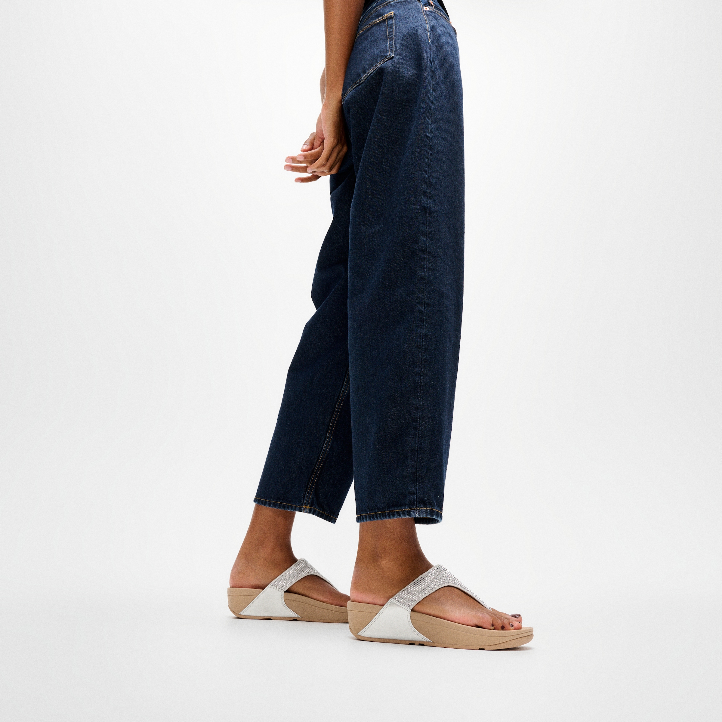 Fitflop Dianette »LULU CRYSTAL EMBELLISHED TOE-POST SANDALS - HOTFIX«  compensé, chaussure d'été, tongs avec lanière d’orteil douce