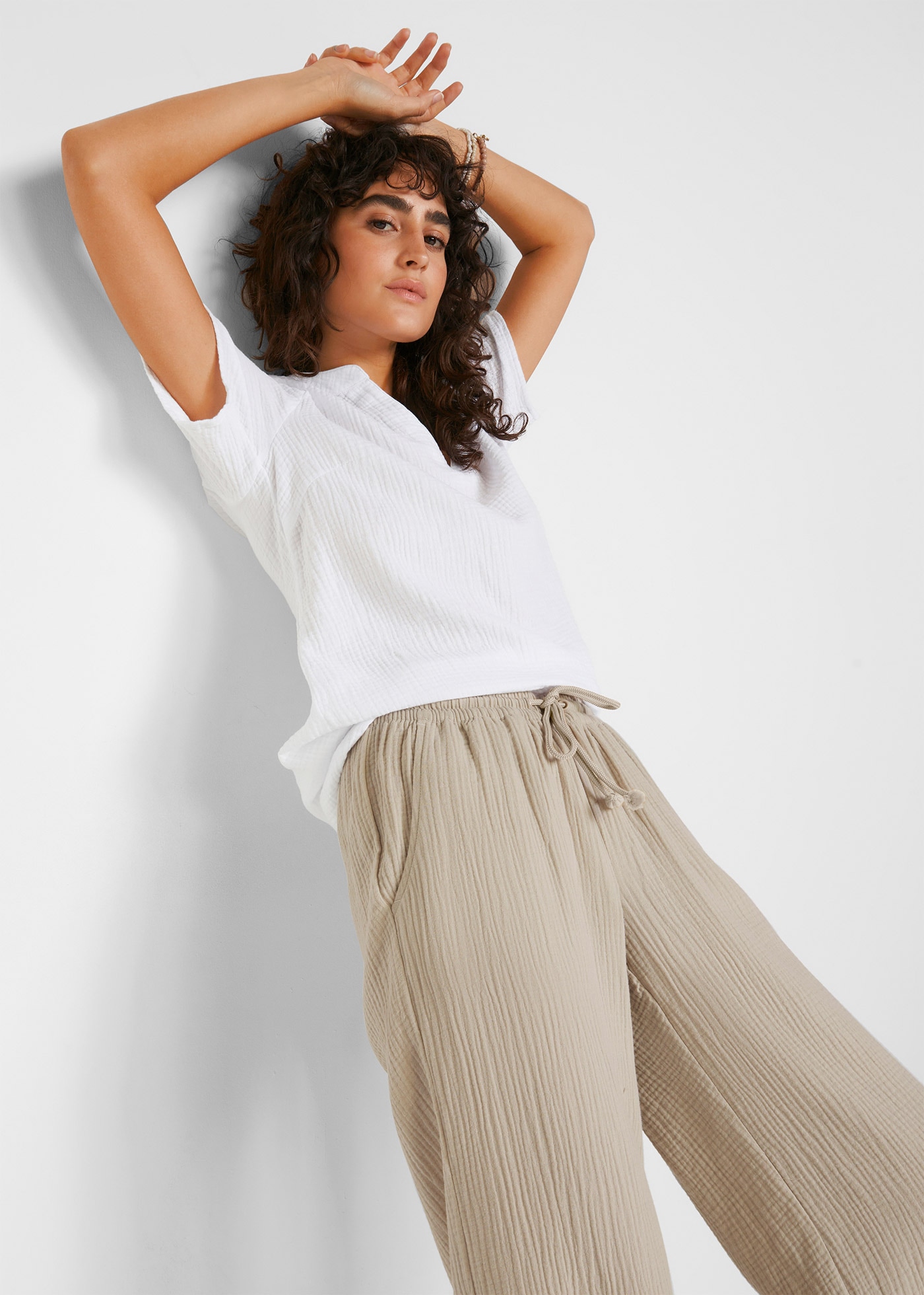 bonprix Pantalon palazzo »Palazzo-Hose aus Musselin«  En mousseline, coupe décontractée, taille élastique, longueur cheville