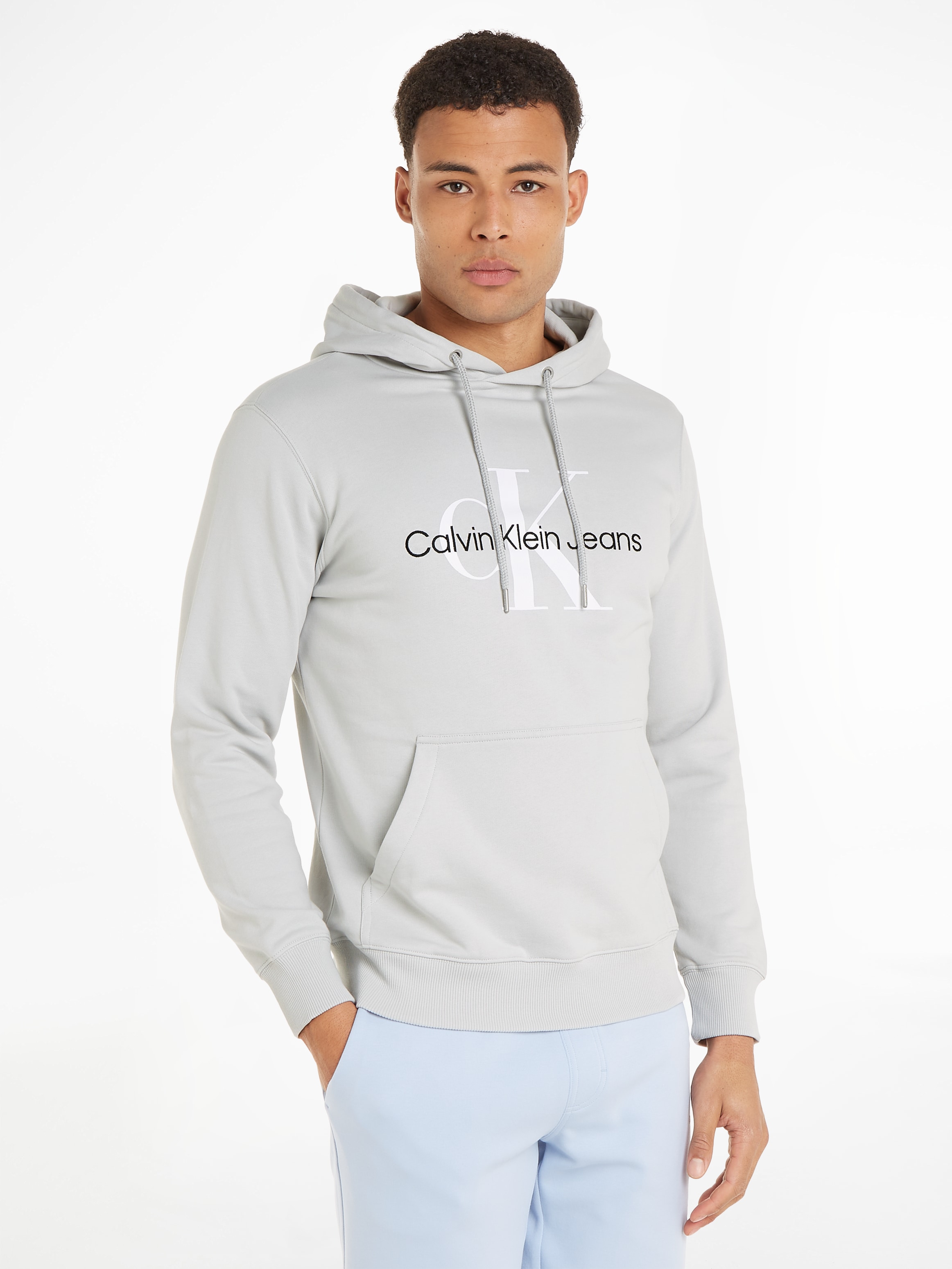 Kapuzensweatshirt »SEASONAL MONOLOGO REGULAR HOODIE«, mit Logodruck und Stickerei