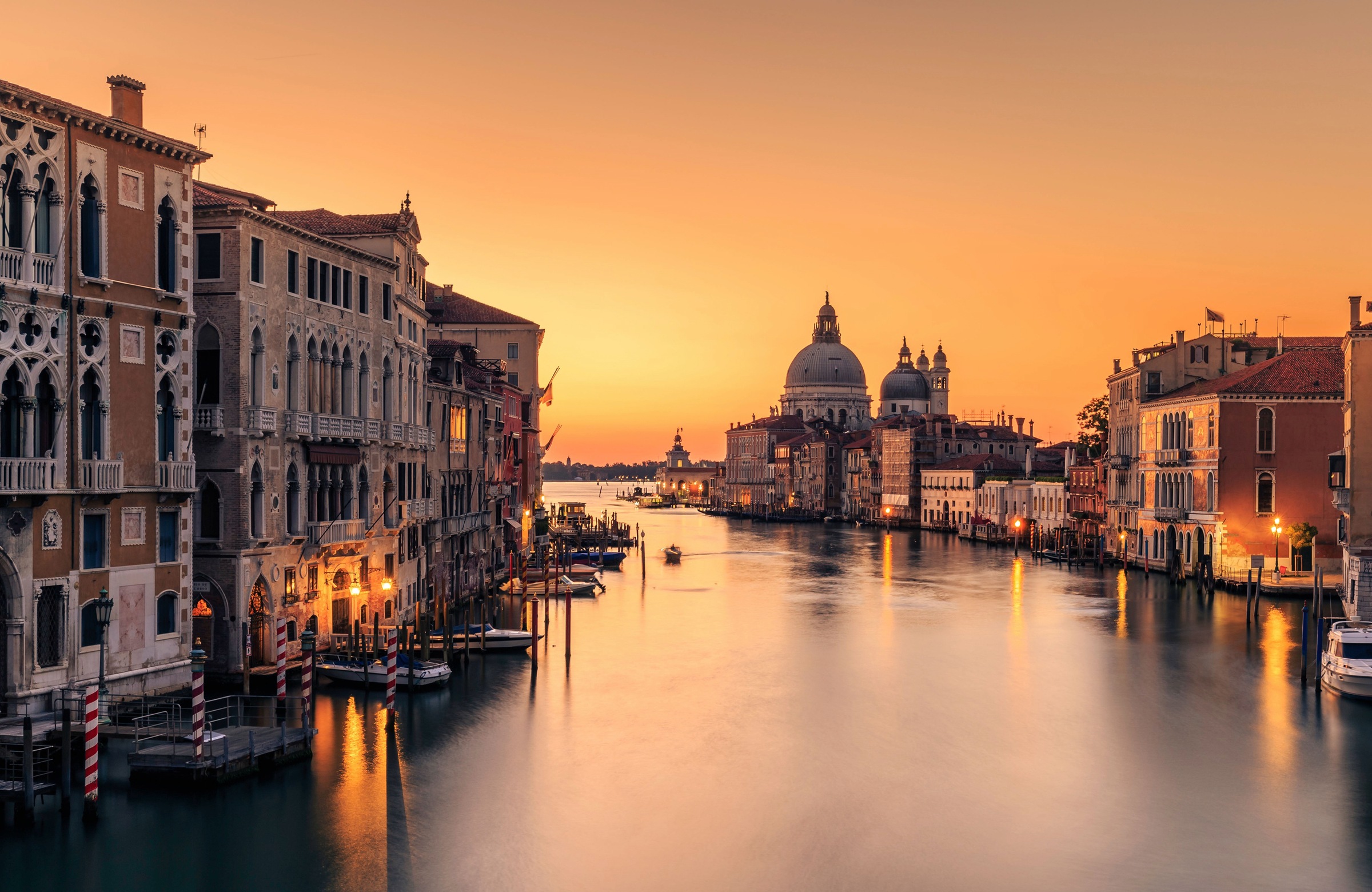 Image of Papermoon Fototapete »Photo-Art ERIC ZHANG, MORGENGRAUEN AN VENEDIG«, Vliestapete, hochwertiger Digitaldruck, inklusive Kleister bei Ackermann Versand Schweiz