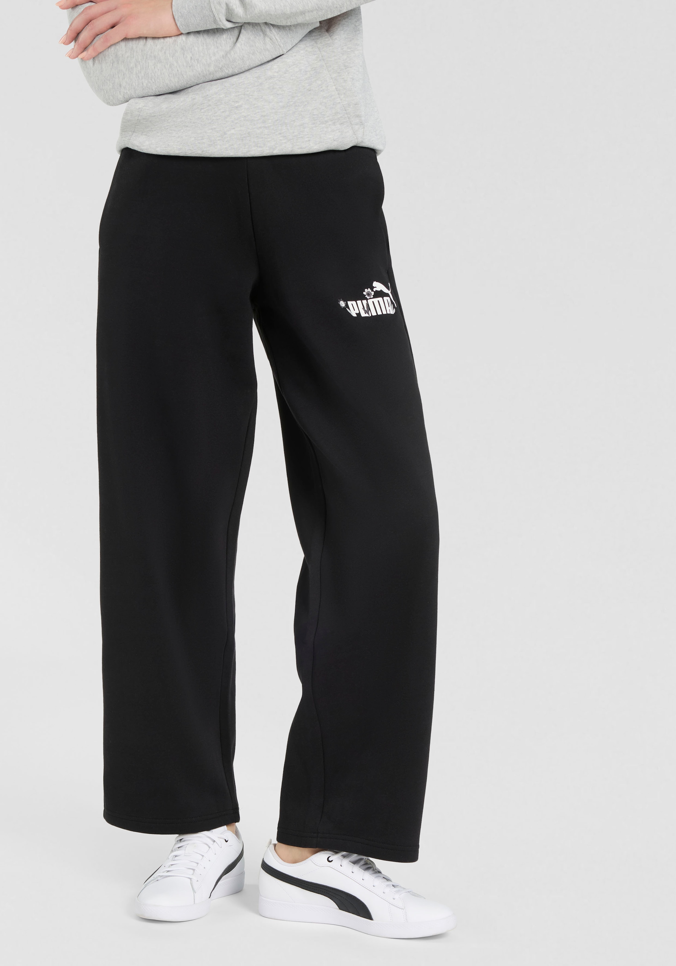 Image of PUMA Trainingshose "ESS NATURE 2.0 COMFORT LOGO STRAIGHT PANTS FL OP" für vielseitige Aktivitäten, mit Eingrifftaschen, sportlicher Stil