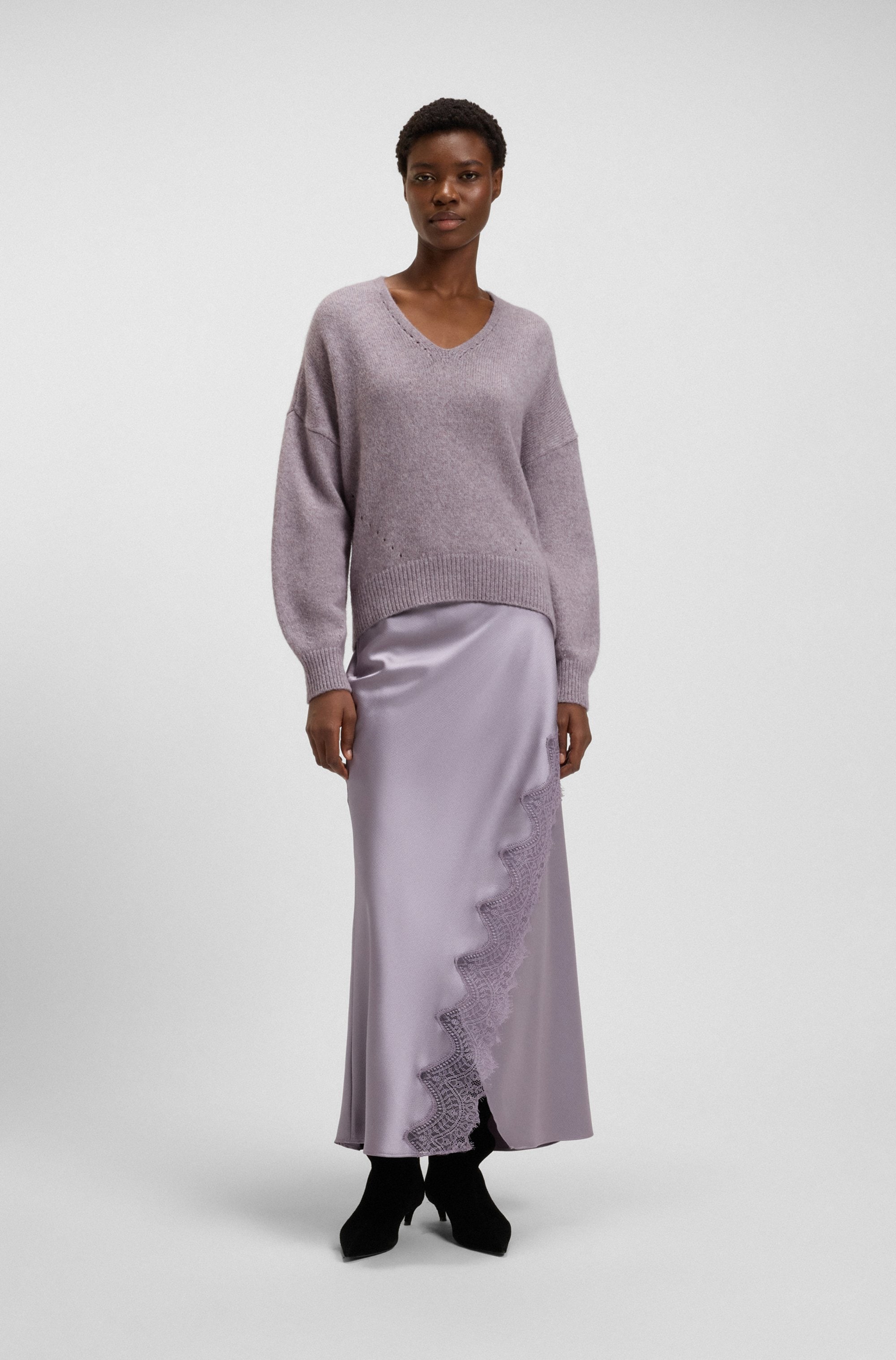 BOSS ORANGE Strickpullover »Fondyssa Premium Damenmode« im Relaxed Fit, V-Ausschnitt