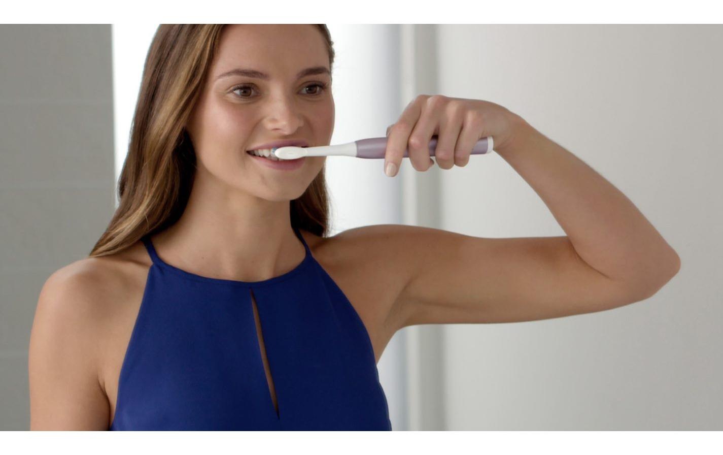 Oral-B Schallzahnbürste »Luxe 4100 Rosegold«, 1 St. Aufsteckbürsten