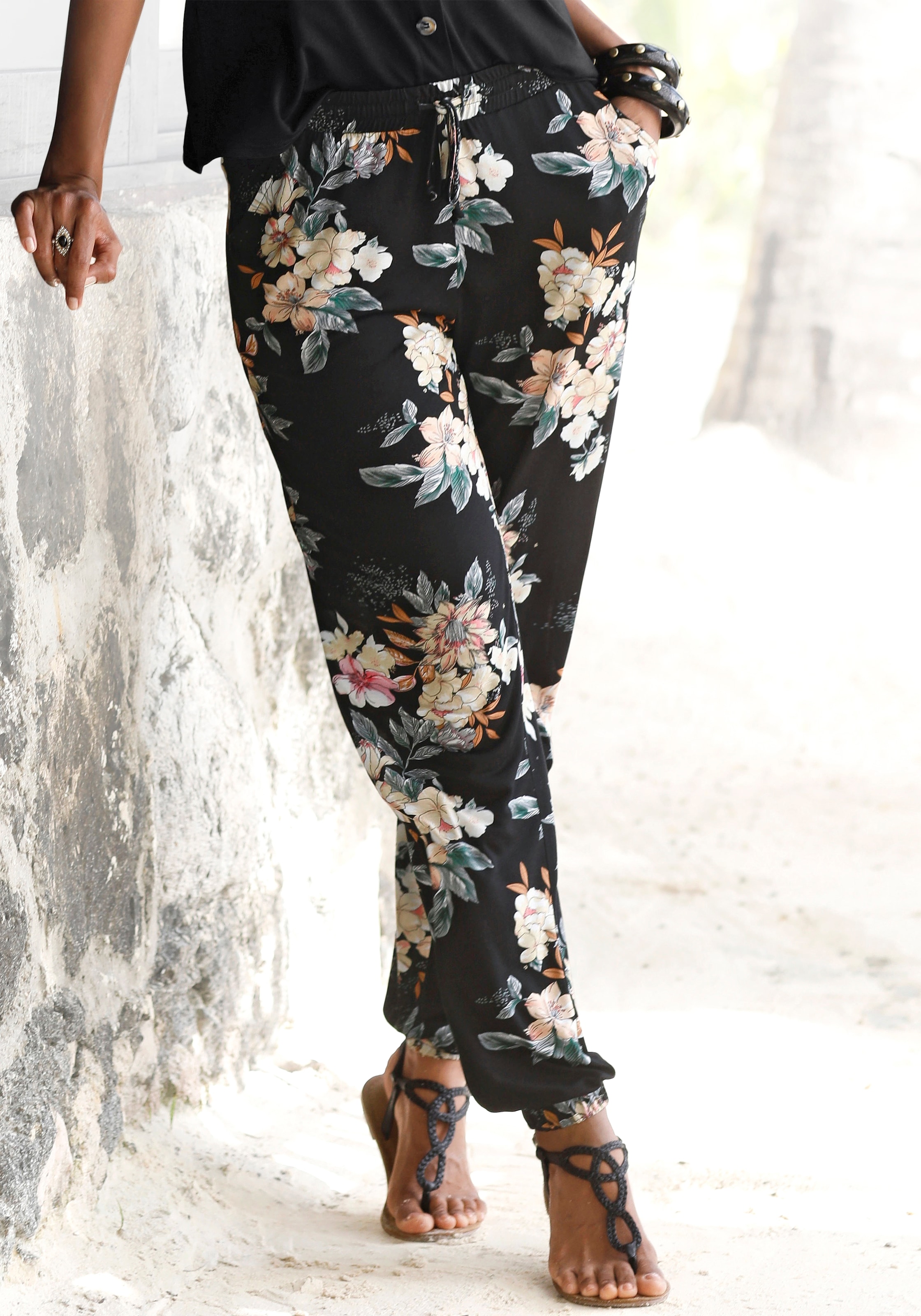 Image of LASCANA Strandhose "aus luftig leichtem Jerseystoff" mit Blumendruck, Jerseyhose, luftige Sommerhose, Schlupfhose