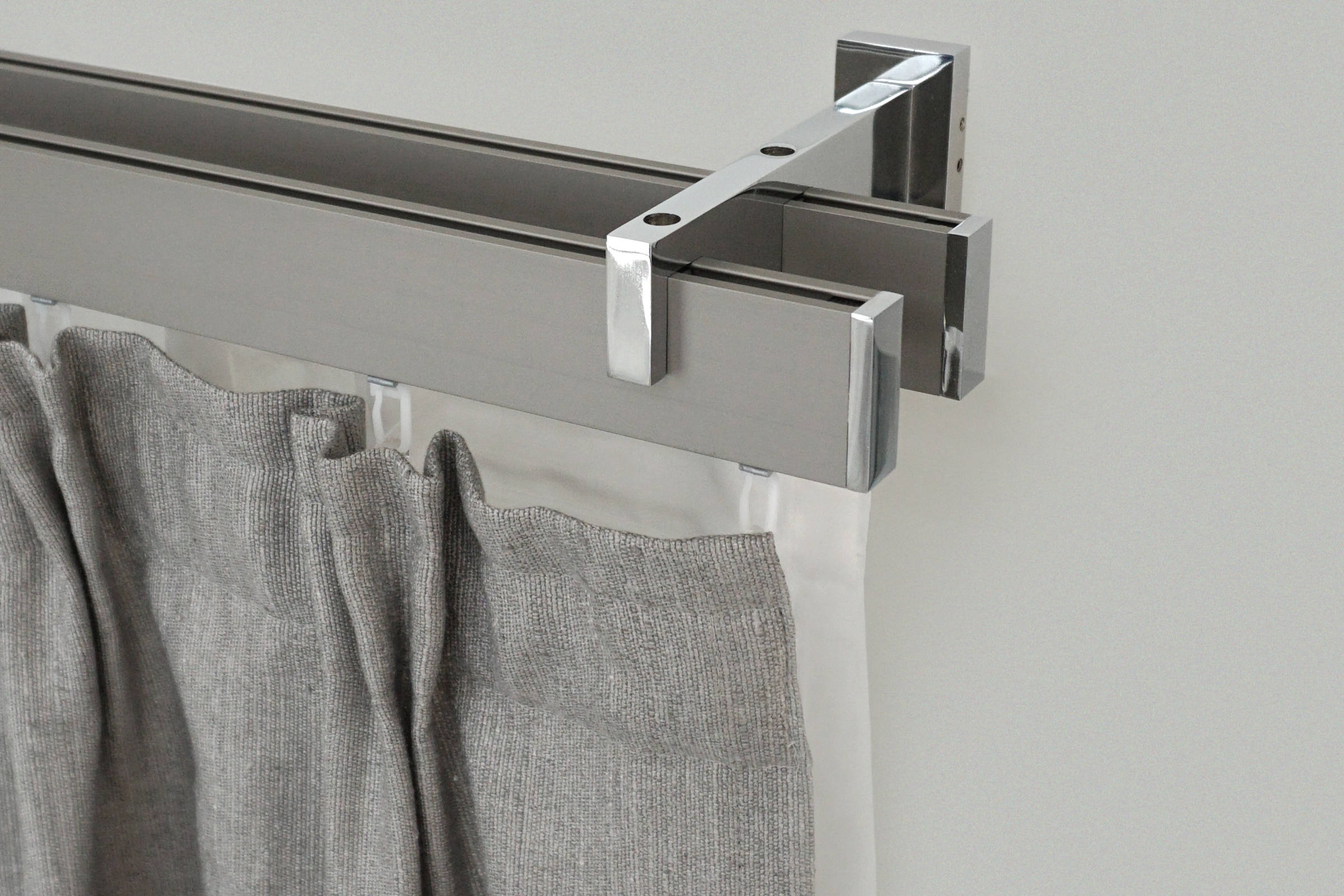 Image of GARESA Innenlaufschiene "FLAT" 2 läufig-läufig Wunschmasslänge Rechteckprofil, Wandmontage, perfekter Lauf, modern, verlängerbar