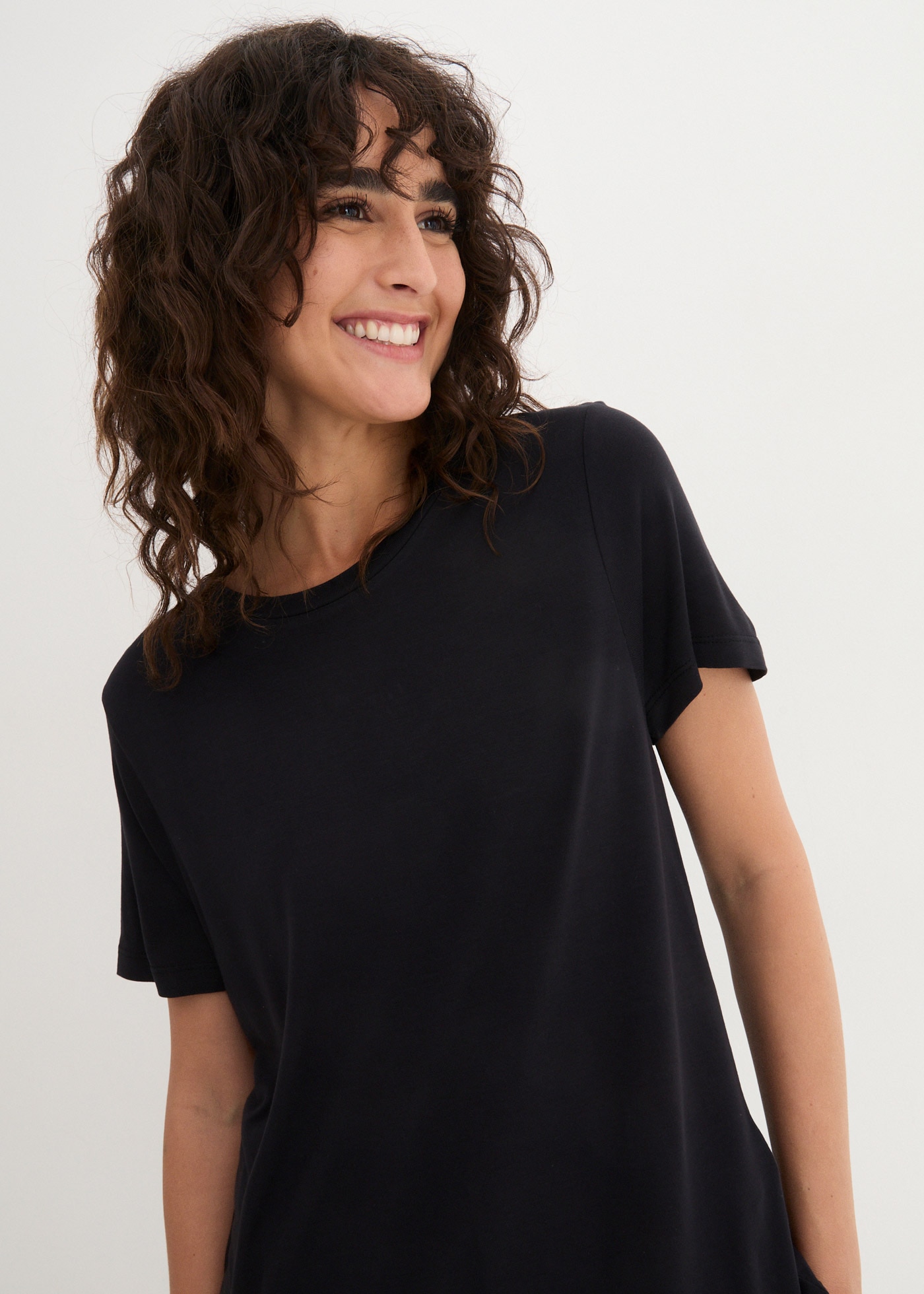 Image of bonprix Longshirt lässige Passform, mit Rundhalsausschnitt, aus Viskose, unifarben