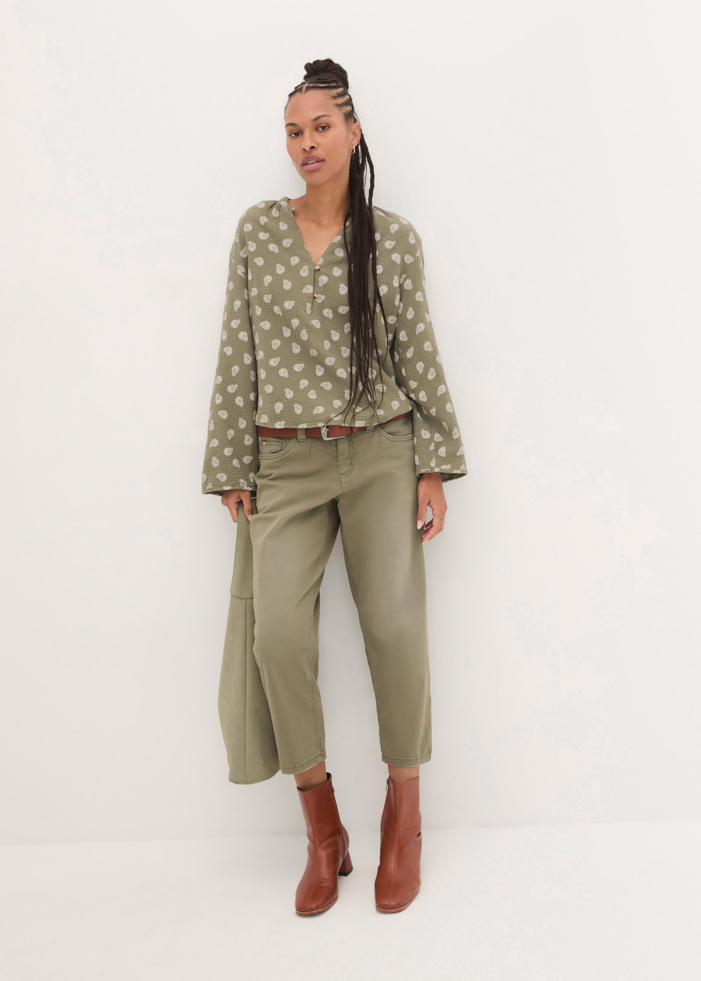 bonprix Blouse à manches longues »Oversize-Bluse aus luftigem Musselin« Oversize-Passform, für den Alltag, aus Musselin, mit V-Ausschnitt