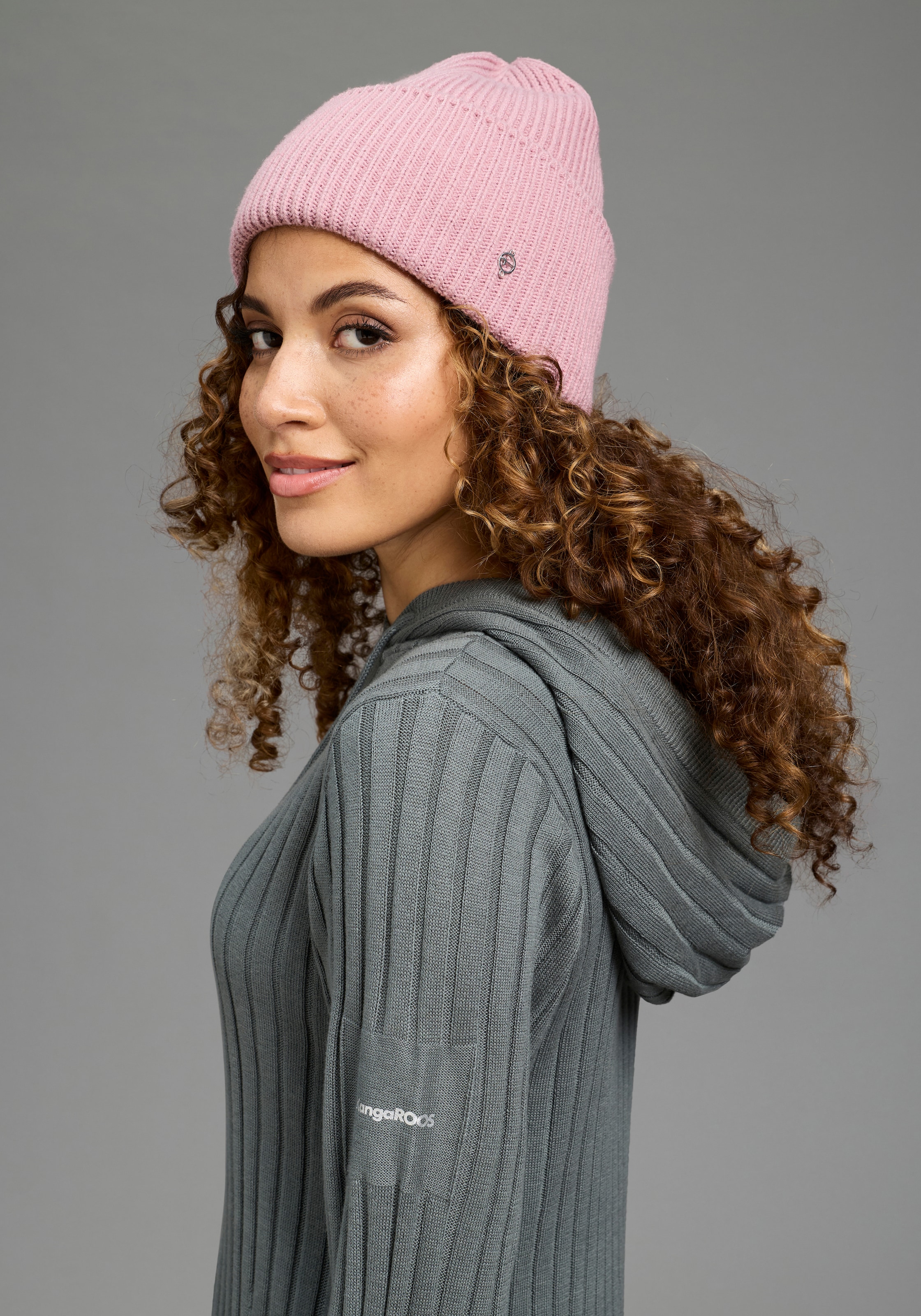 KangaROOS Robe en tricot avec tricot côtelé, manches longues, coupe ajustée, extensible