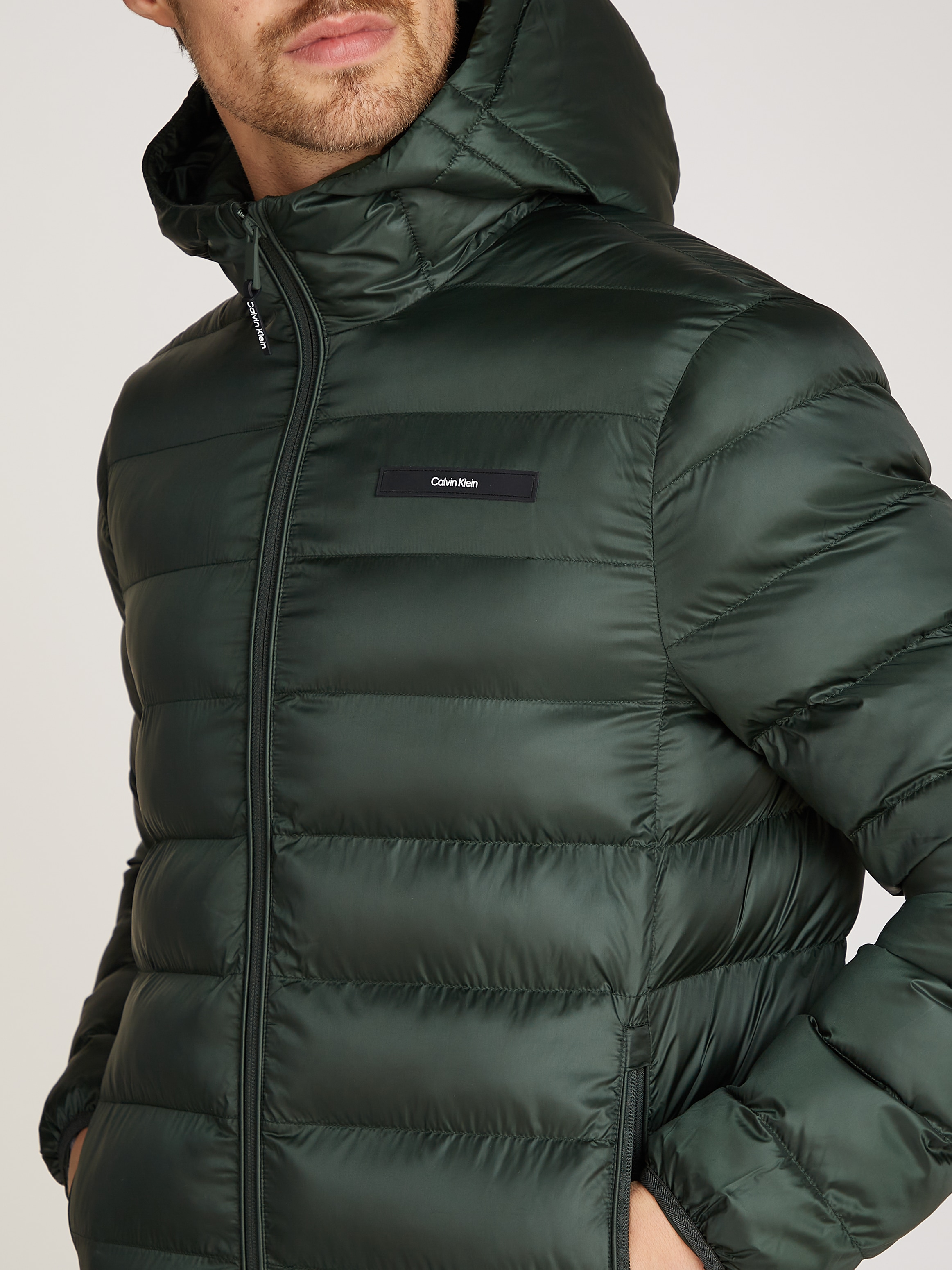 Calvin Klein Outdoorjacke »RECYCLED HOODED PUFFER JACKET«, mit Kapuze, mit Logopatch