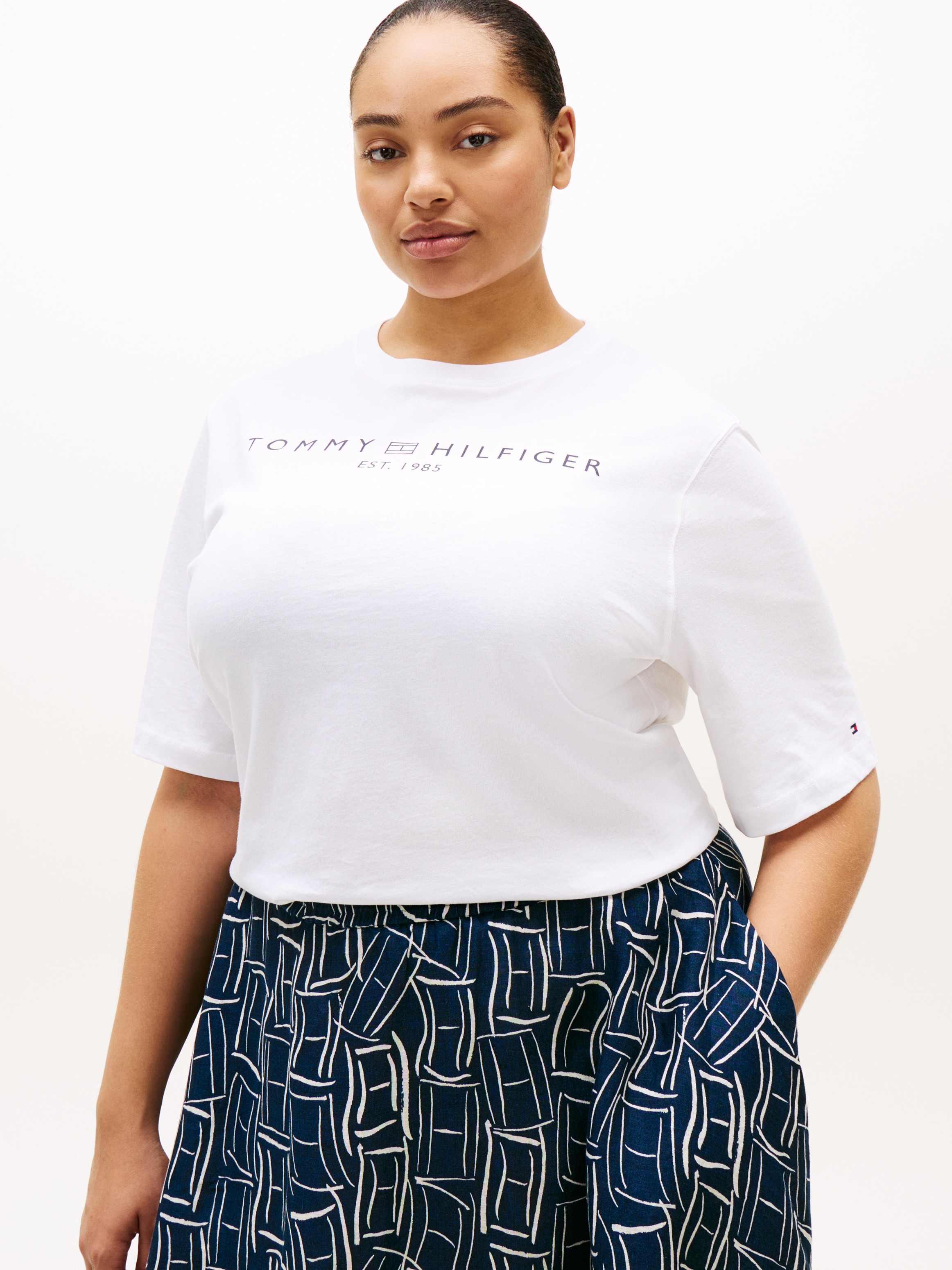 Image of Tommy Hilfiger Curve T-Shirt "CRV CORP LOGO TRAPEZE C-NK TEE" in grossen Grössen