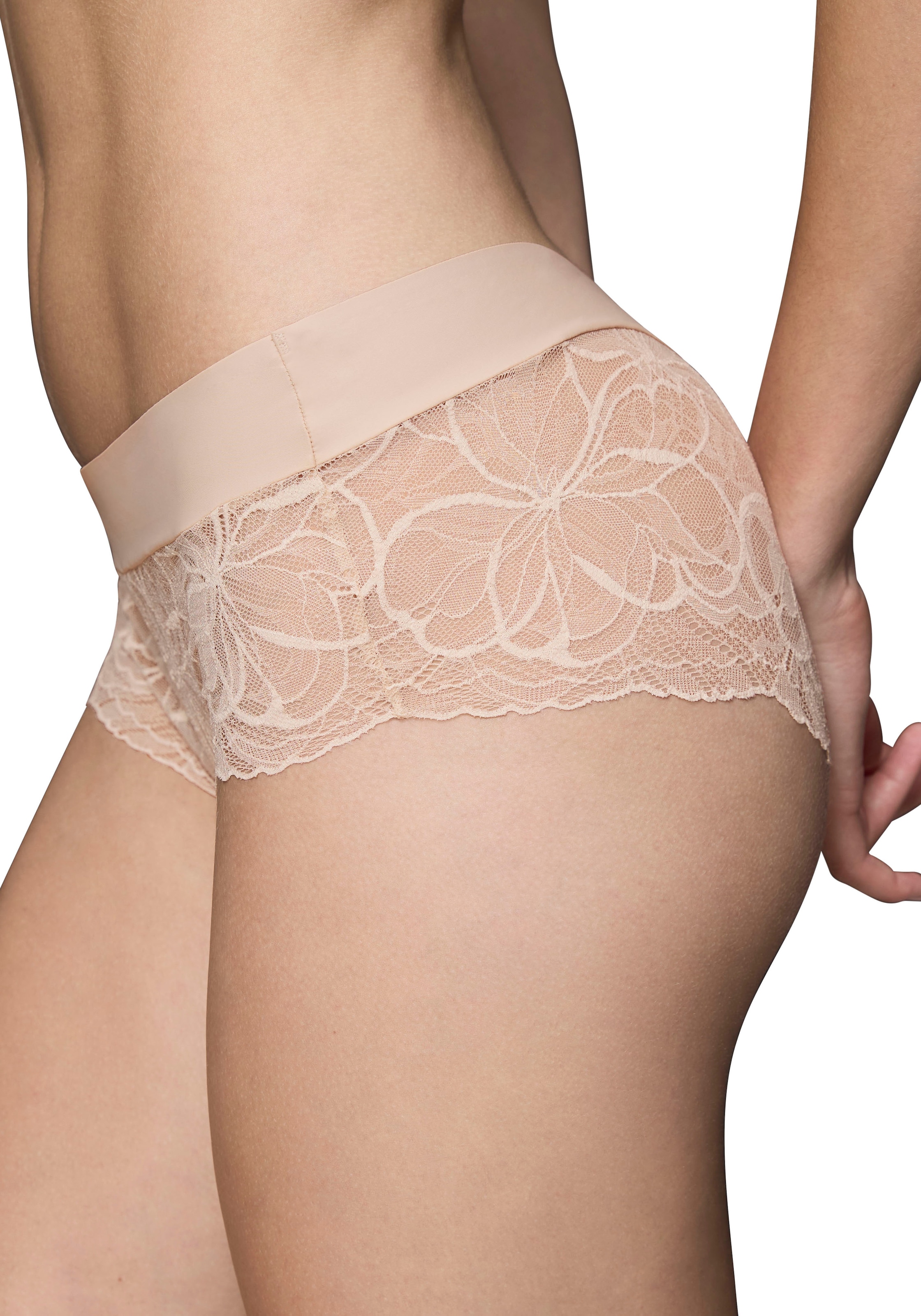 Triumph Panty »Body Make-Up Illusion Lace«, florale Stretch-Spitze, glatter Bund, Mikrofaser, nahtlos