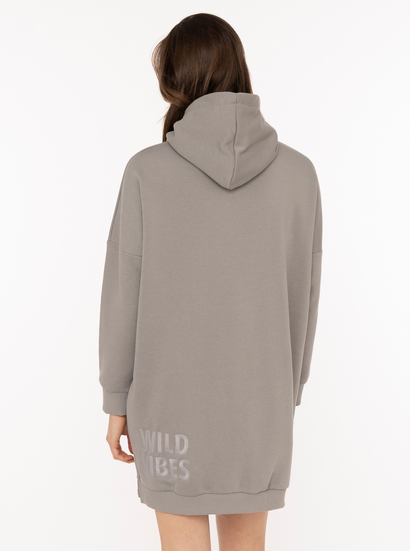 Zwillingsherz Sweatkleid »"Wild Vibes"« Kängurutasche praktische Fronttaschen, Leo-Kordel, tonale Stickerei