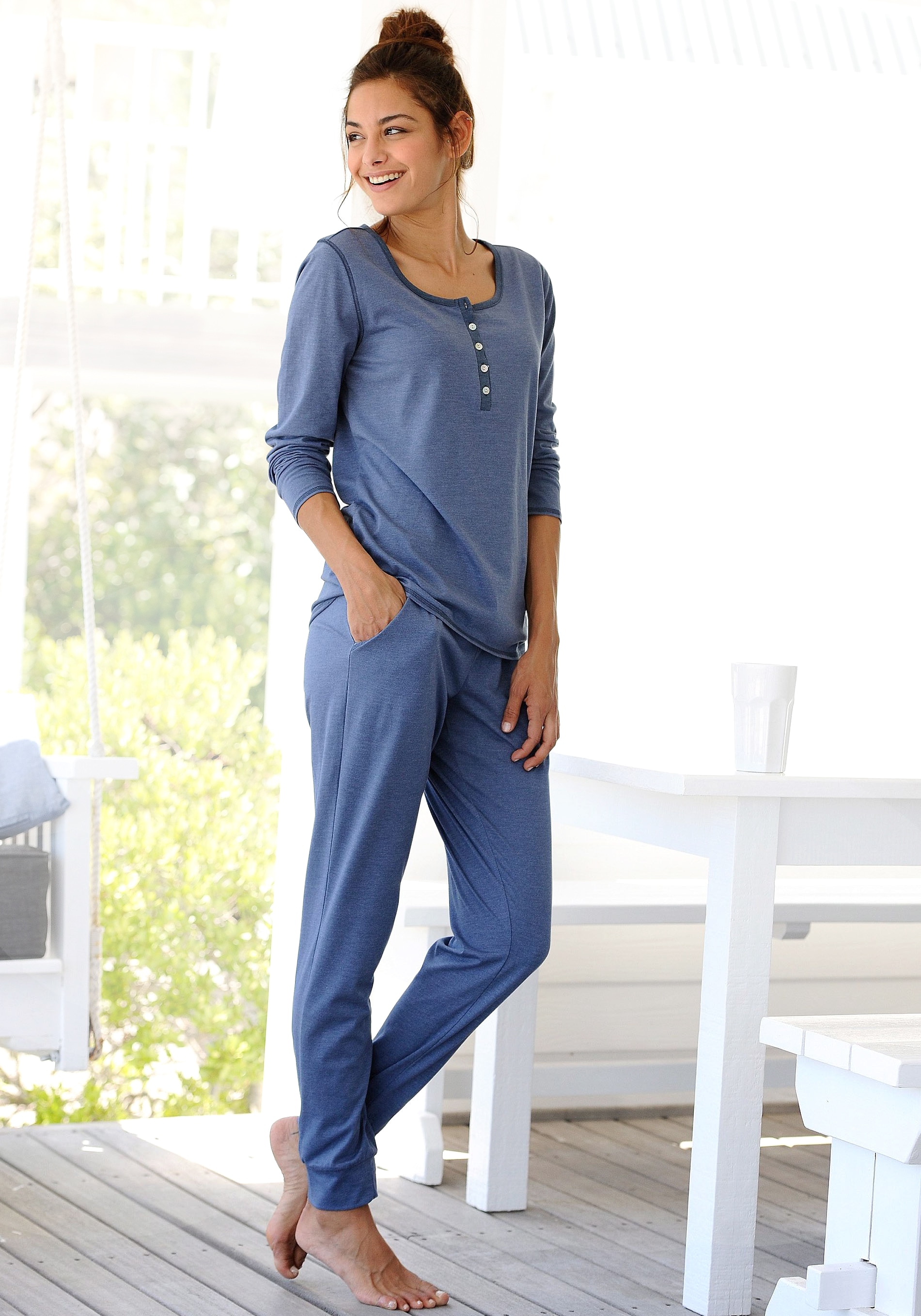 Pyjama, (2 tlg.), in melierter Qualität mit Knopfleiste