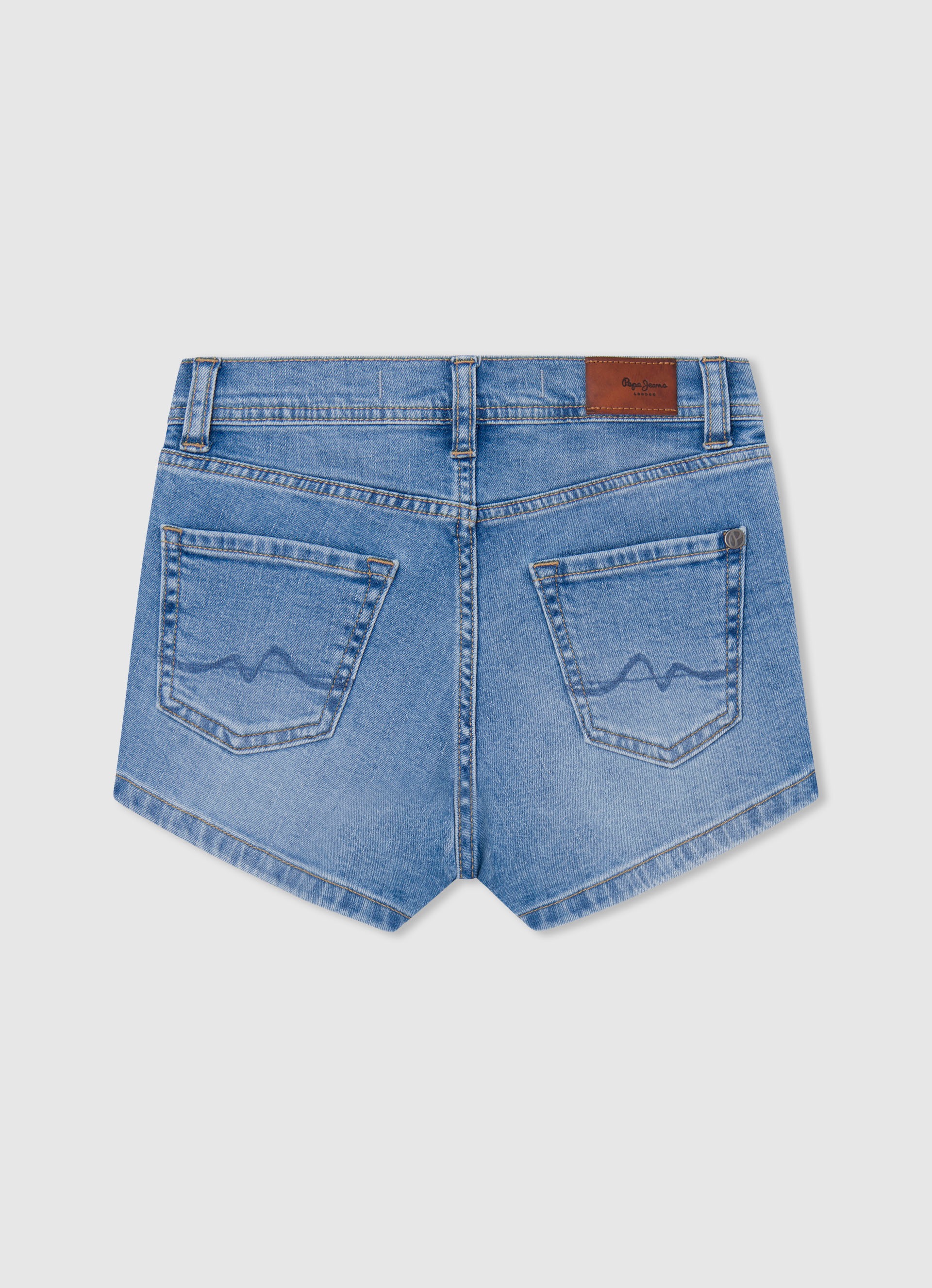 Pepe Jeans Shorts, mit Ledermarkenlabel auf der Rückseite