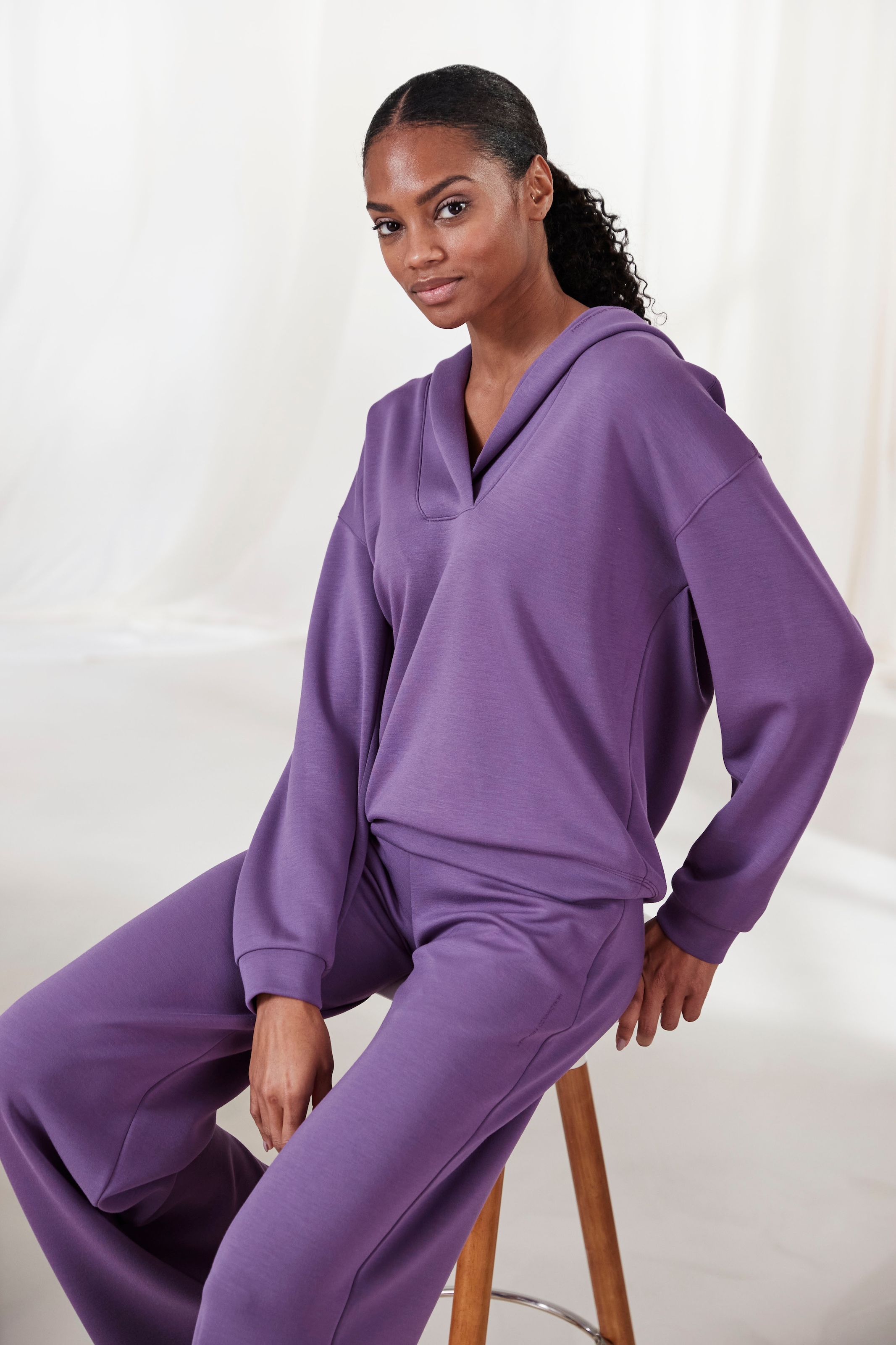 Image of French Connection Hoodie, mit V-Ausschnitt und breitem Kragen, Loungewear