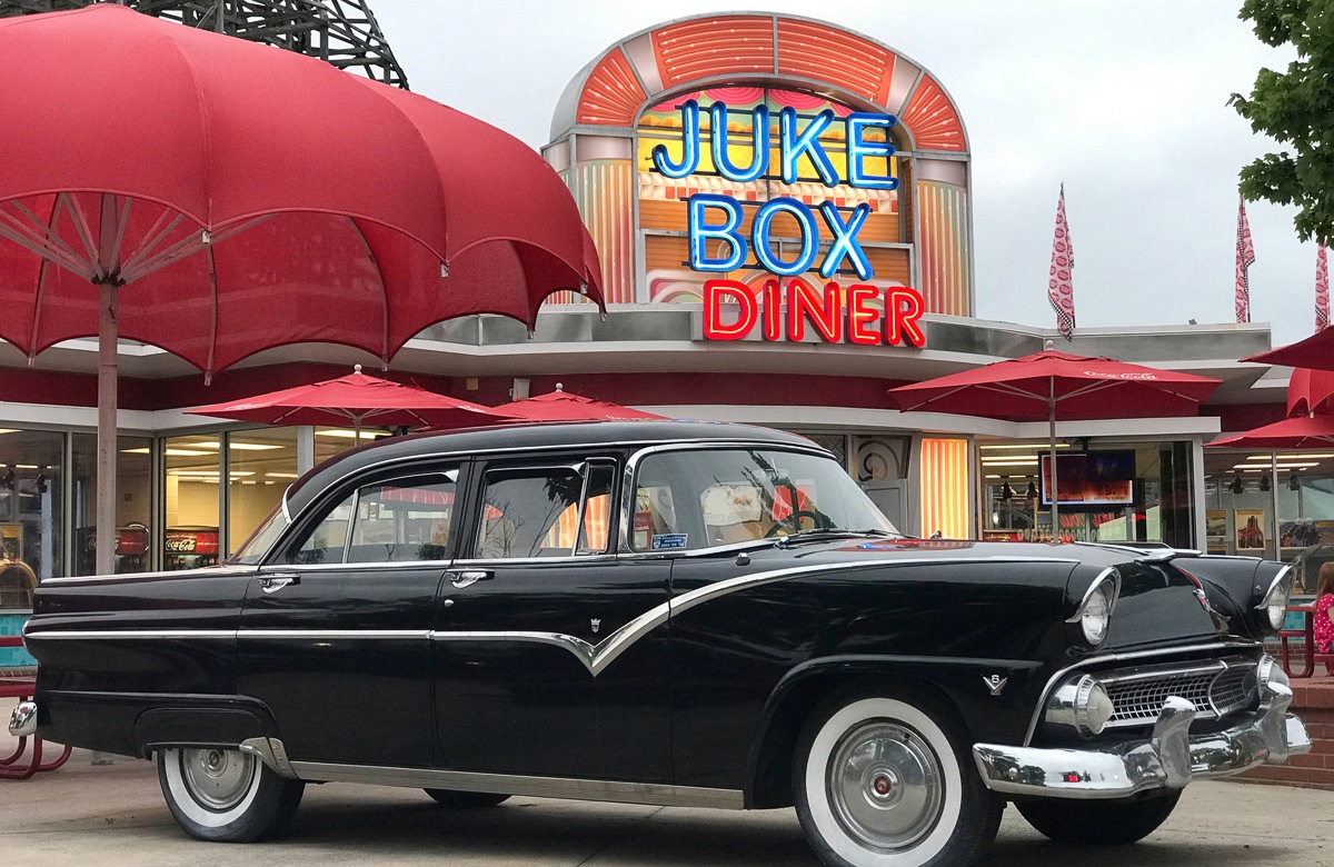 Image of Papermoon Fototapete »JUKE BOX DINER-OLDTIMER NEON ROUTE 66 VINTAGE RETRO XXL«, Vliestapete, hochwertiger Digitaldruck, inklusive Kleister bei Ackermann Versand Schweiz