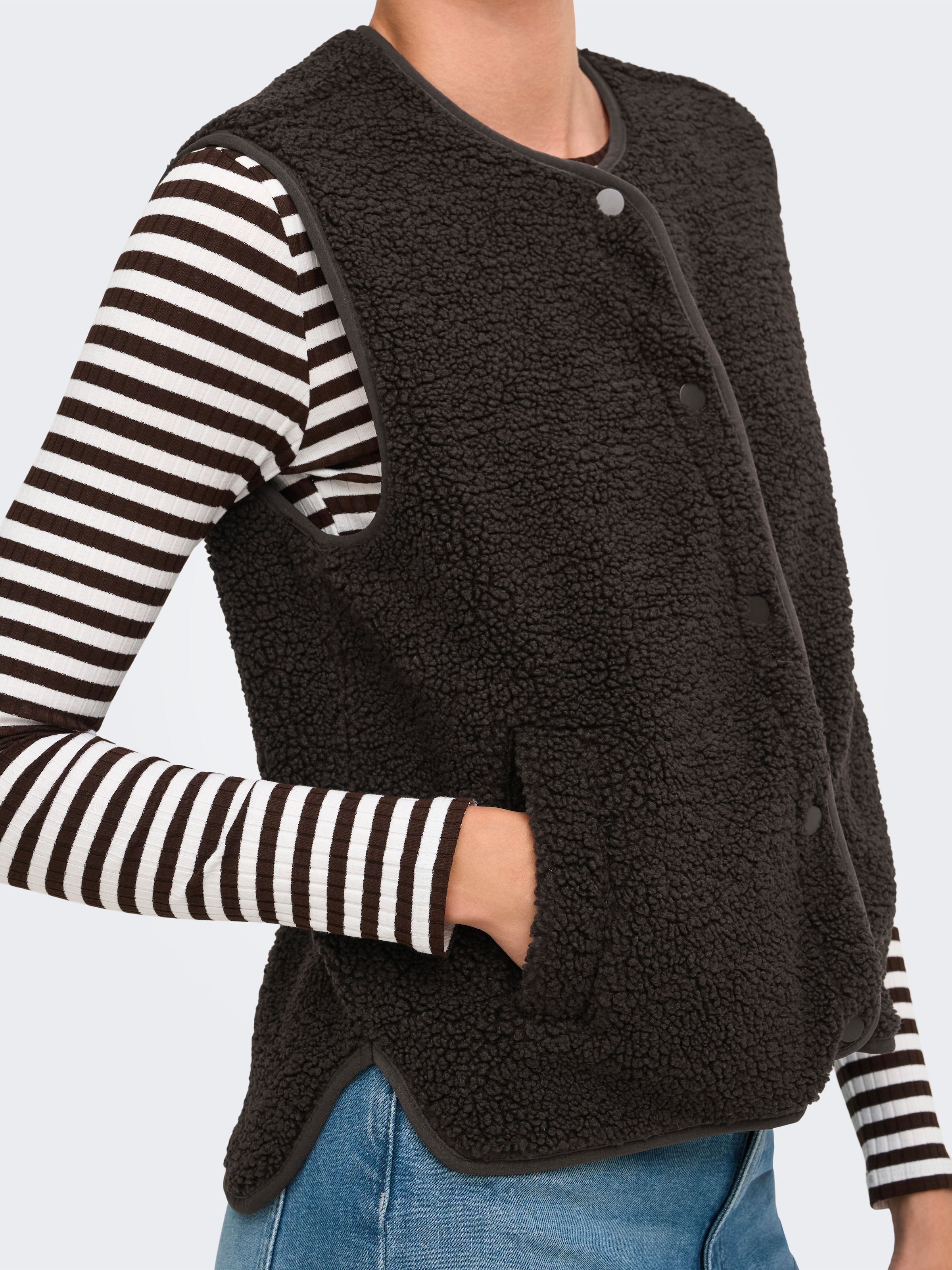 JDY Gilet en peluche »JDYSIMINA TEDDY WAISTCOAT OTW QIQ NOOS« fibre synthétique,