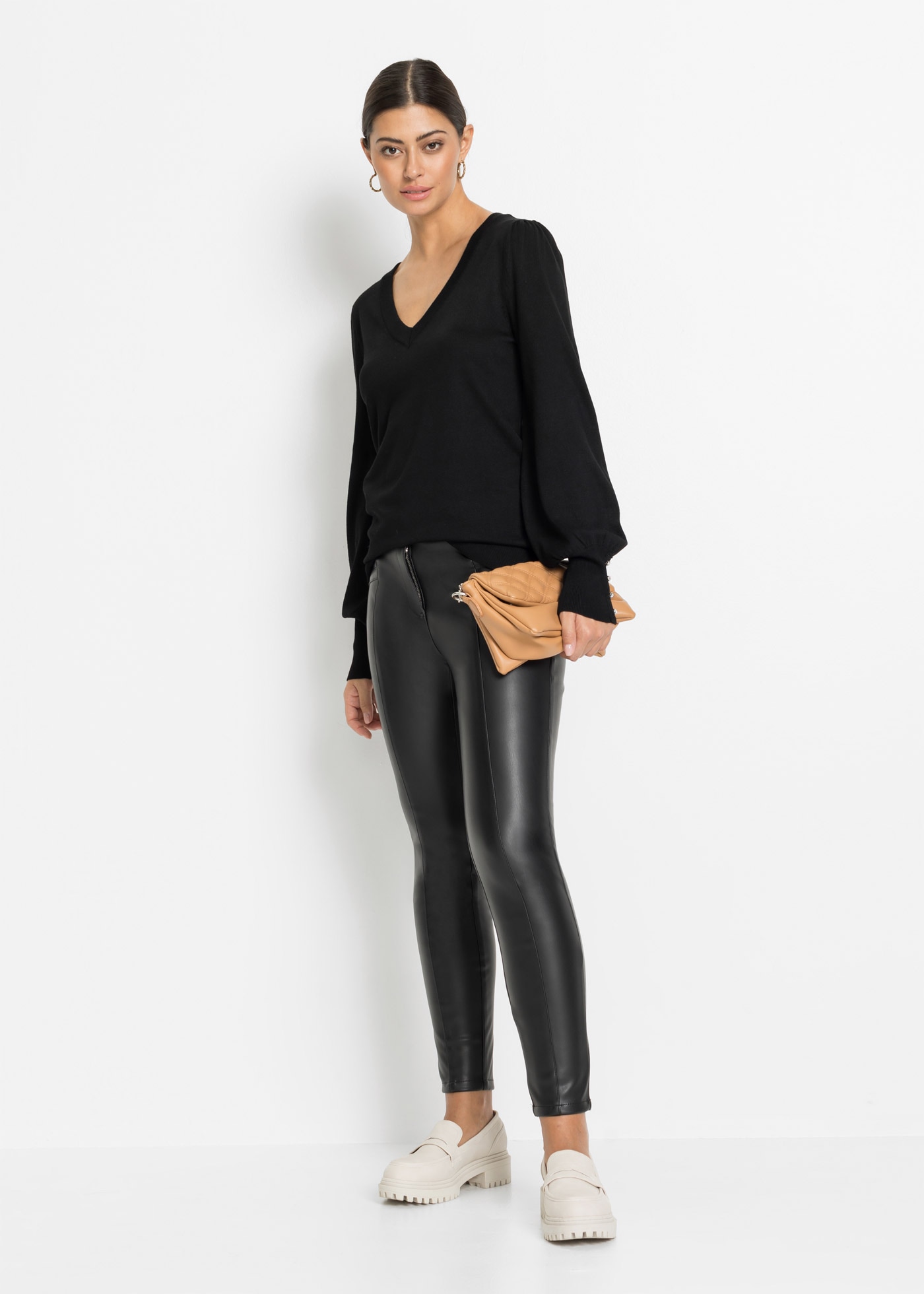 bonprix Pull en tricot »Feinstrickpullover aus Viskose-Mix« aus Viskose-Mix, mit V-Ausschnitt, mit Zierknöpfen